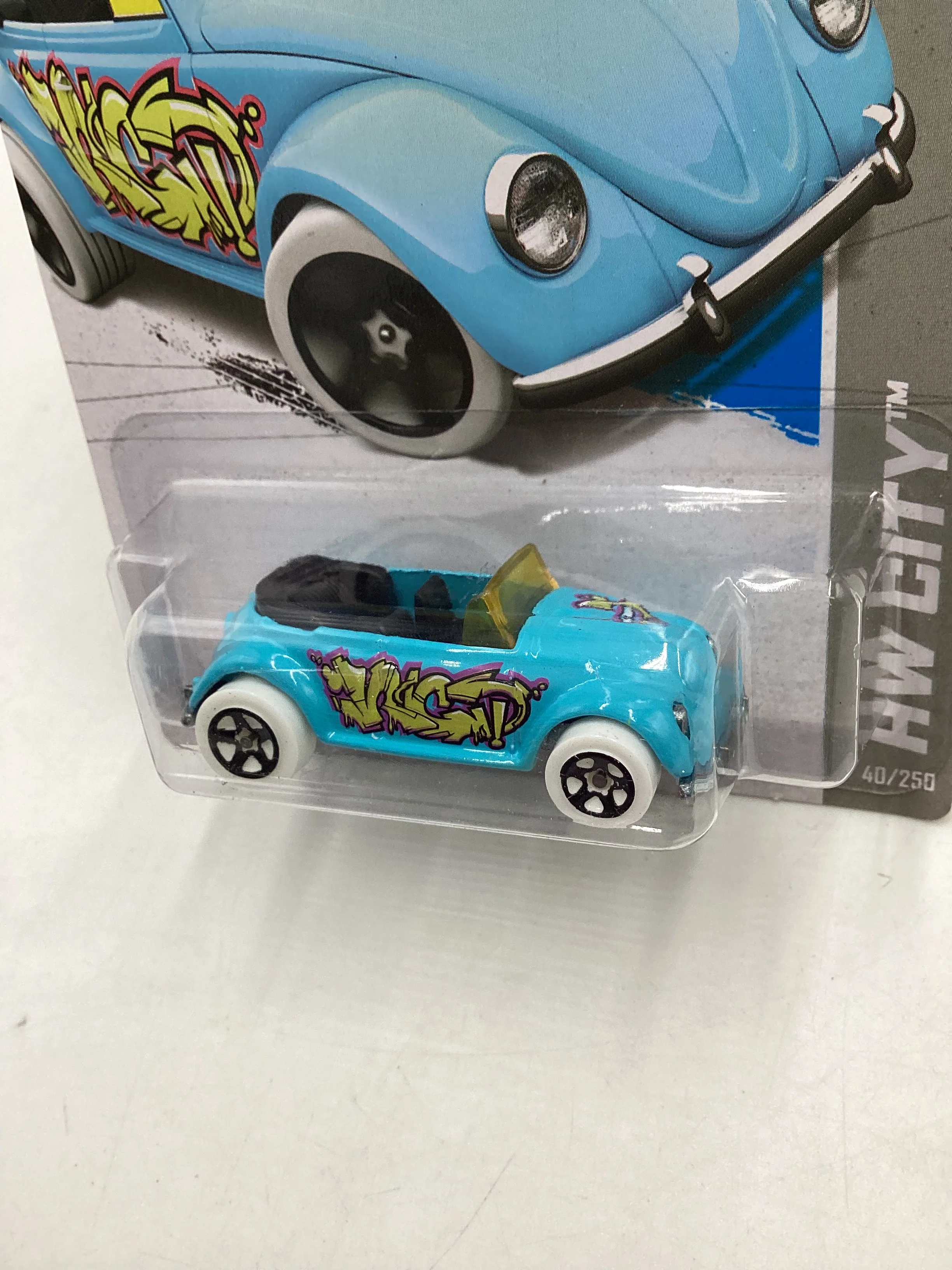 2013 Hot Wheels #40 Volkswagen Beetle Light Blue 95G - Image 4
