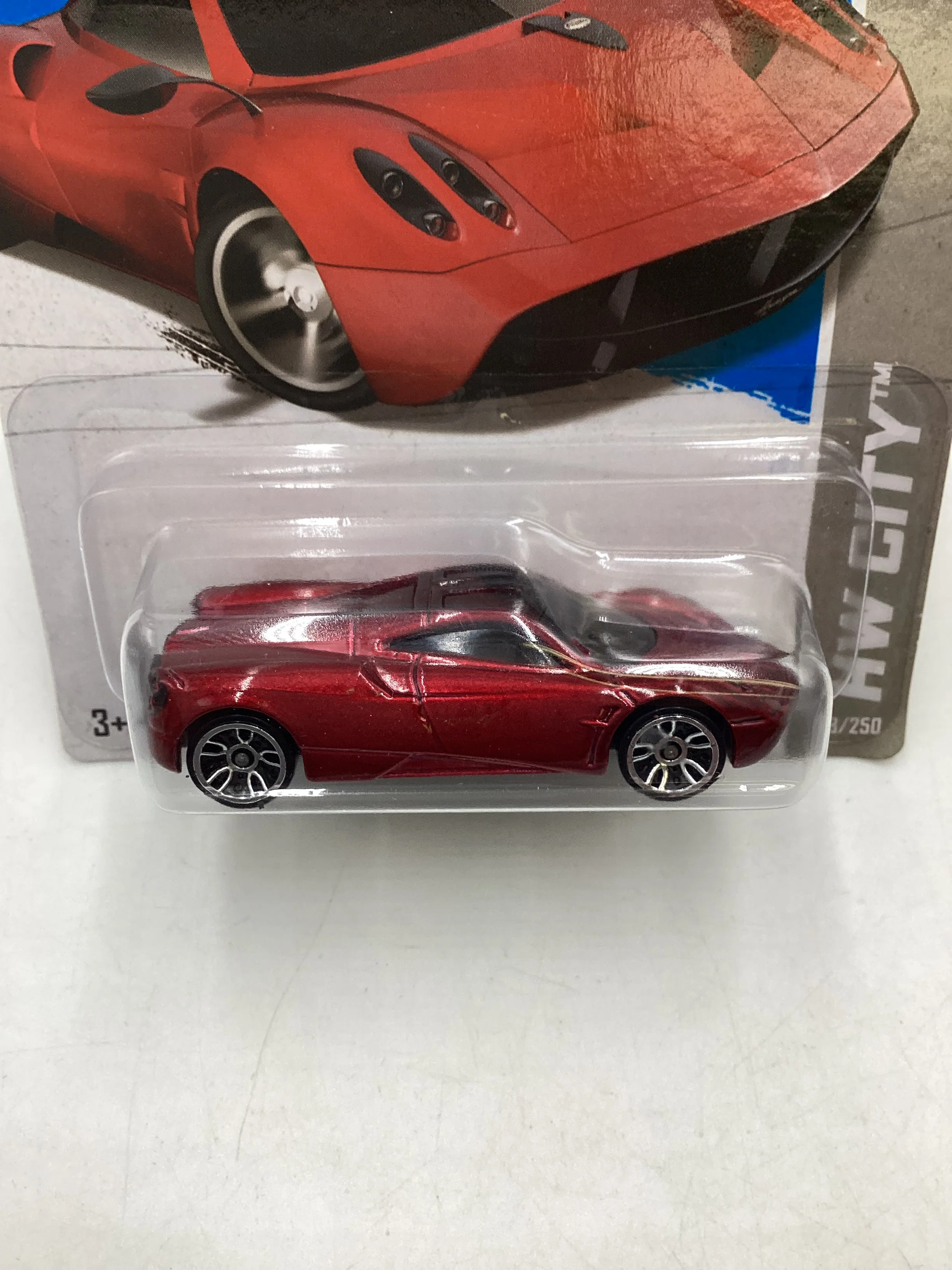 2013 Hot Wheels #8 Pagani Huayra Red 105E - Image 3