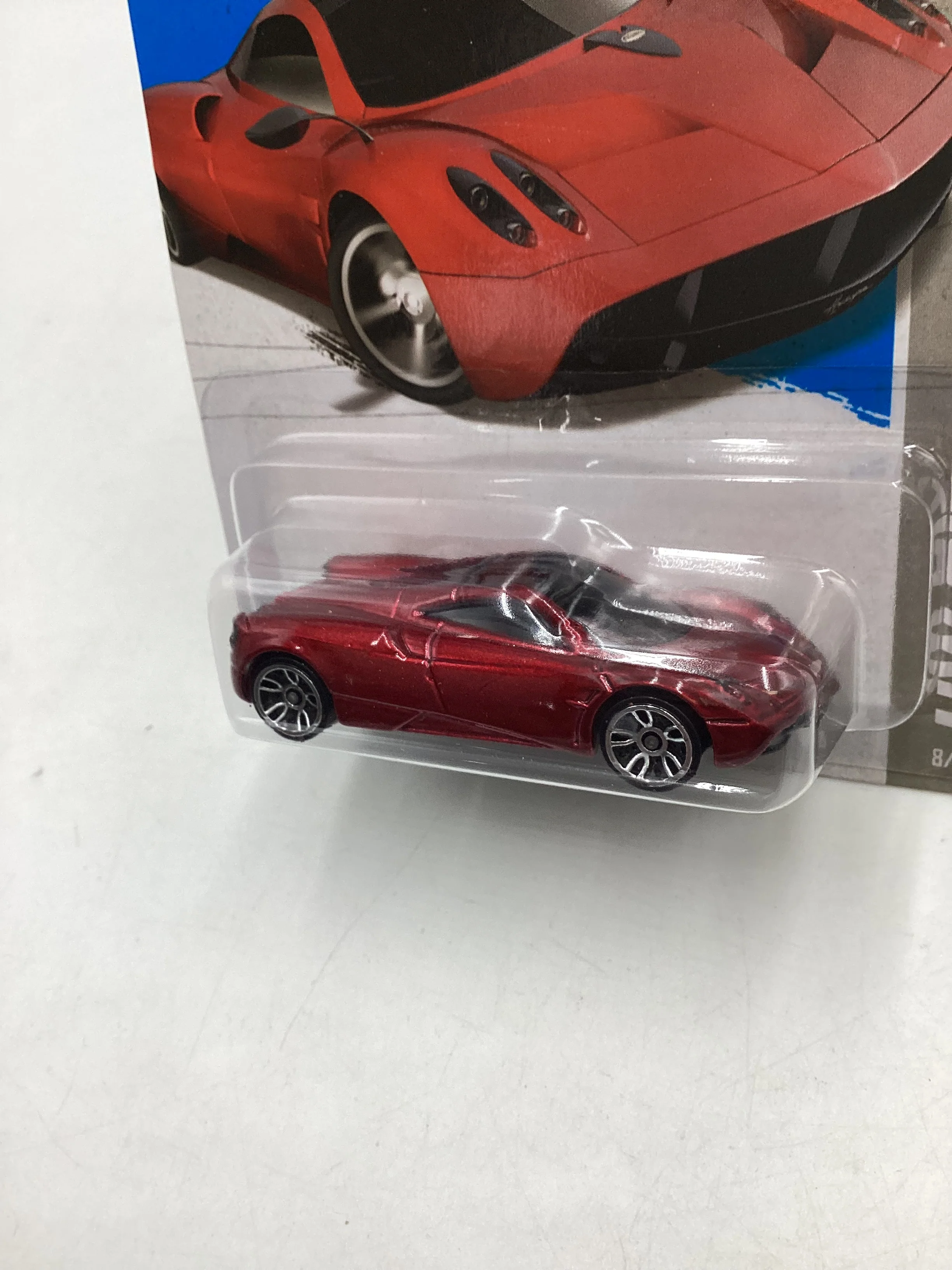2013 Hot Wheels #8 Pagani Huayra Red 105E - Image 4