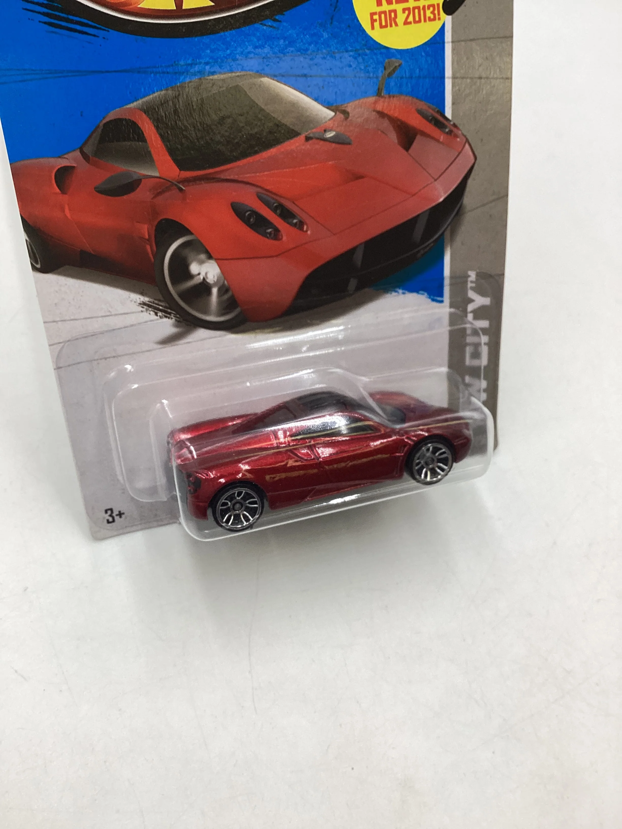 2013 Hot Wheels #8 Pagani Huayra Red 105E - Image 5
