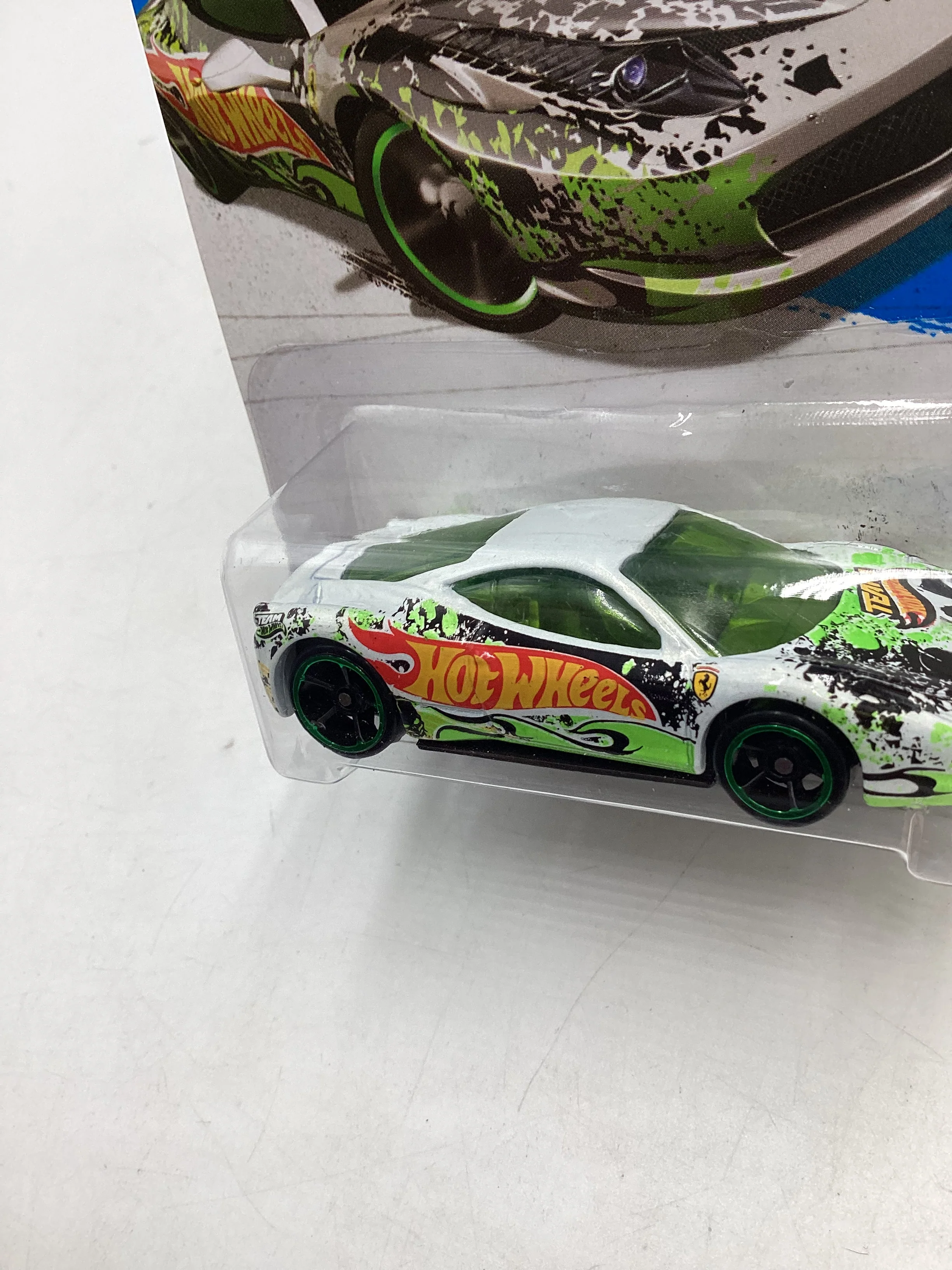 2013 Hot Wheels #81 Ferrari 458 Challenge White with protector - Image 4