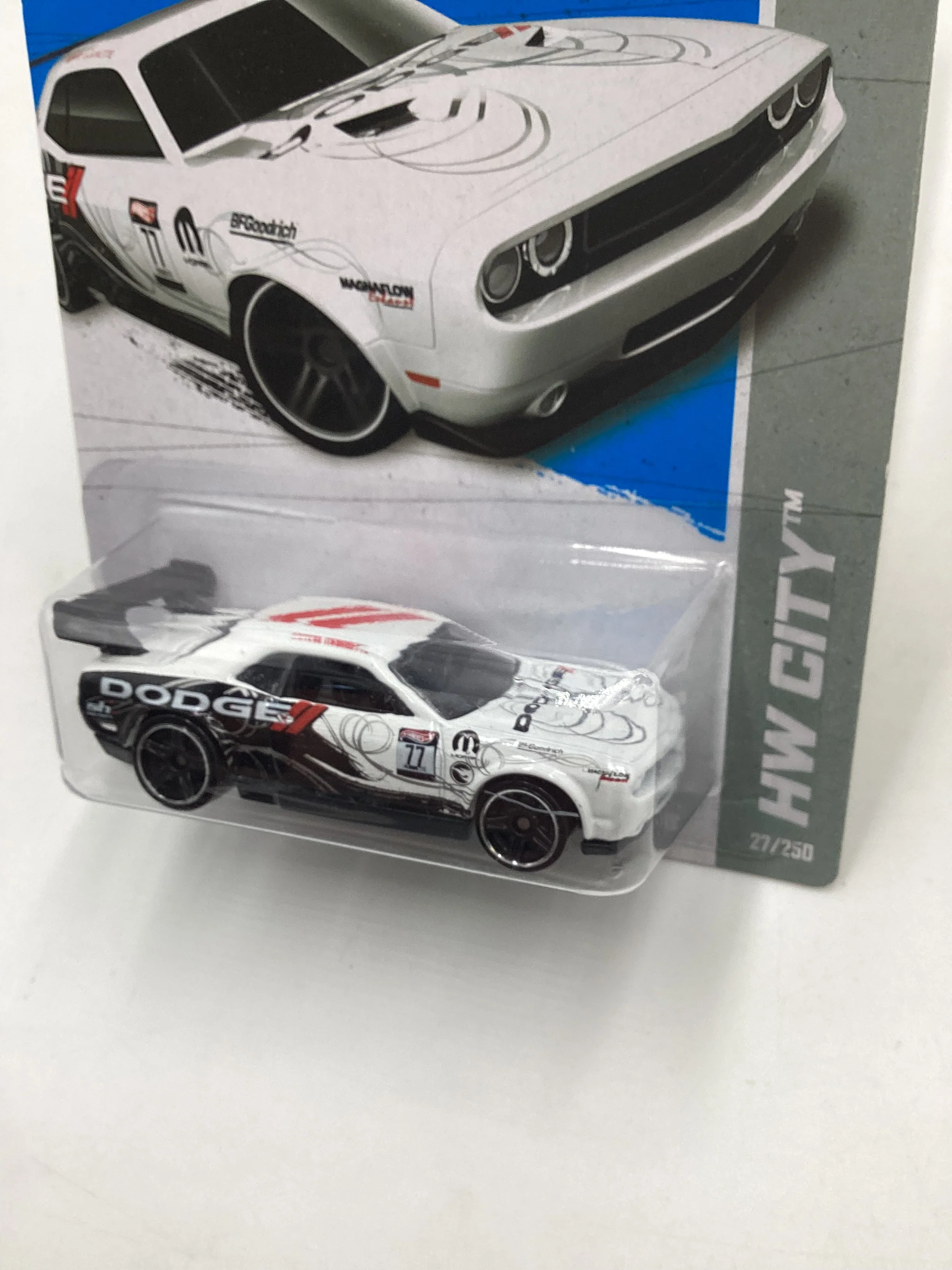 2013 Hot wheels #27 HW City Treasure Hunt Dodge Challenger Drift Car 274E - Image 4