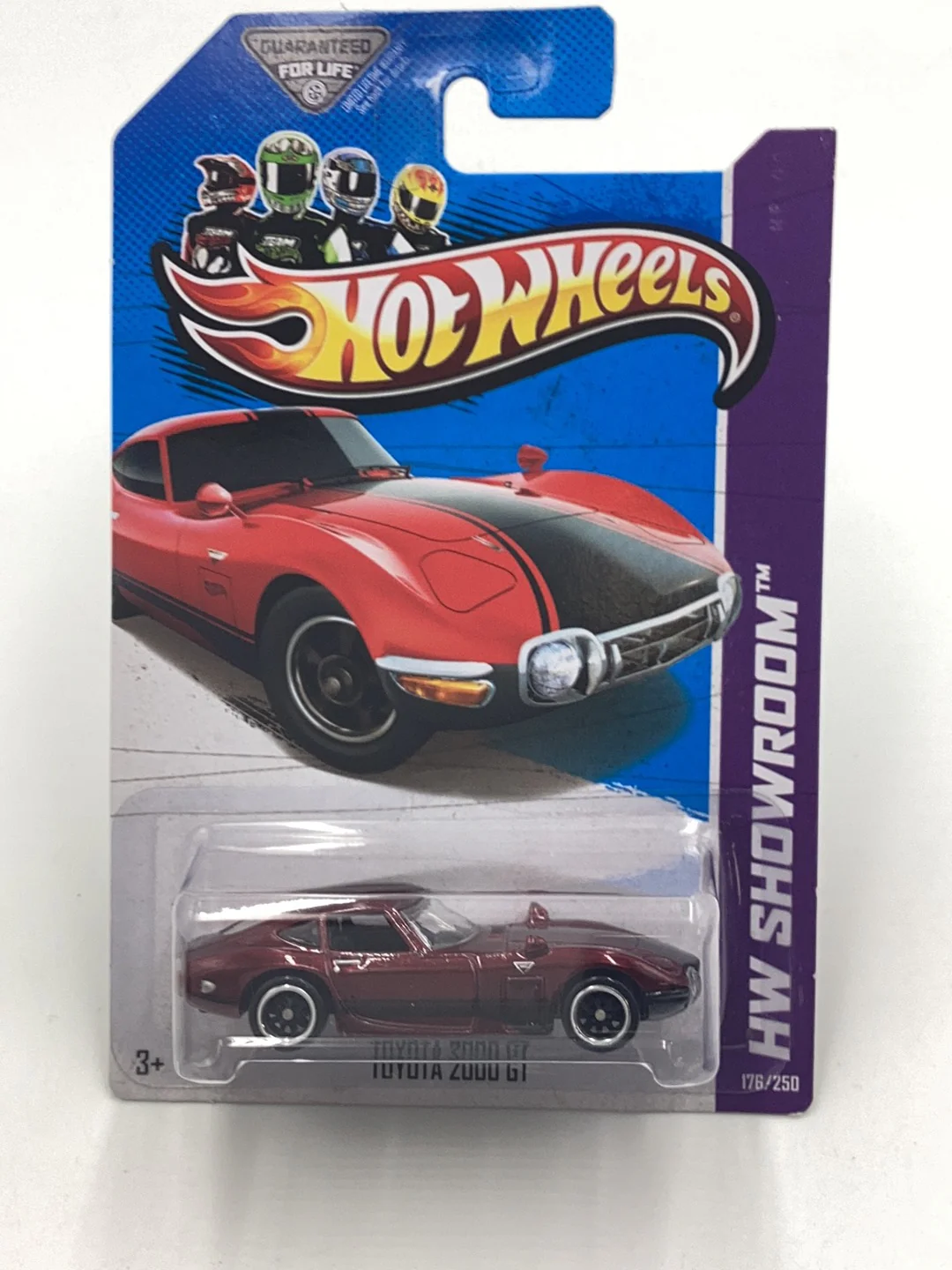 2013 hot wheels super treasure hunt #176 Toyota 2000 GT W/Protector - Image 2