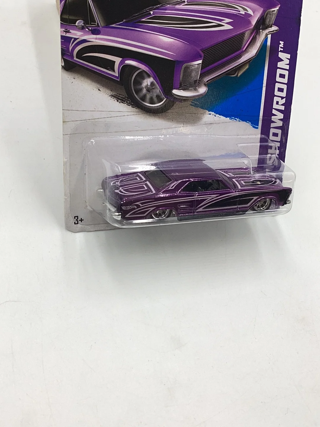 2013 hot wheels super treasure hunt #238 64 Buick Riviera W/Protector - Image 3