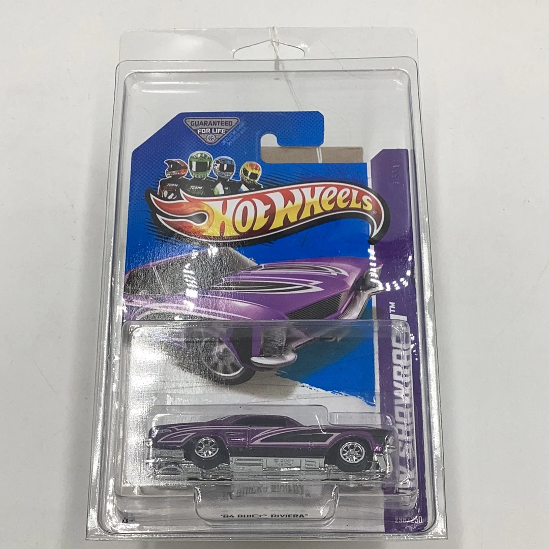 2013 hot wheels super treasure hunt #238 64 Buick Riviera W/Protector - Image 7