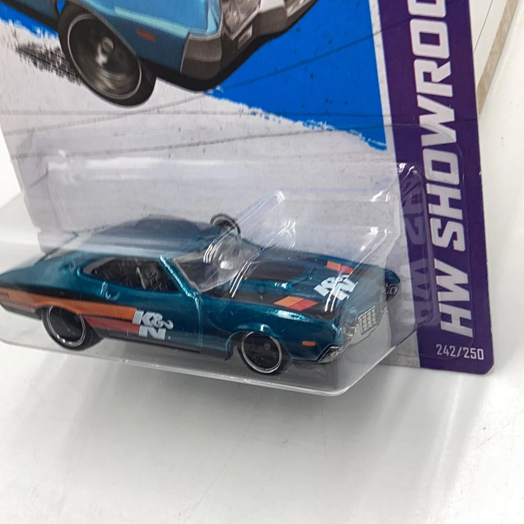 2013 hot wheels super treasure hunt #242 Ford Gran Torino Sport W/Protector - Image 4