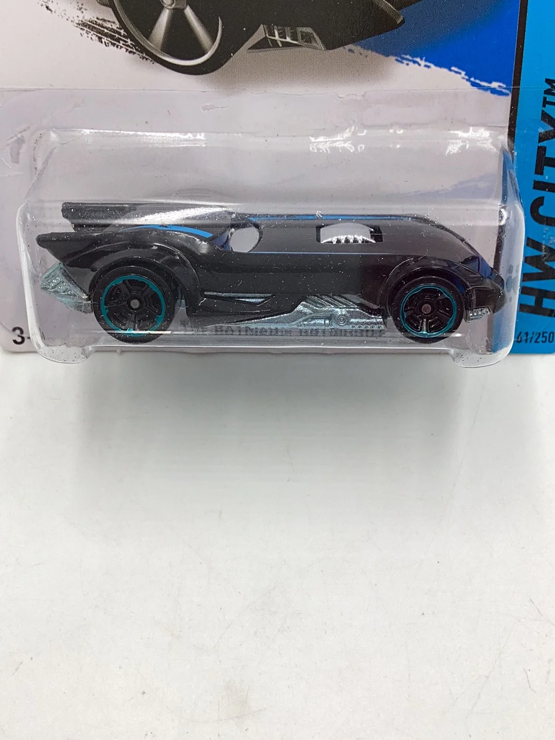 2014 Hot wheels #61 The Batman Batmobile 118I - Image 2