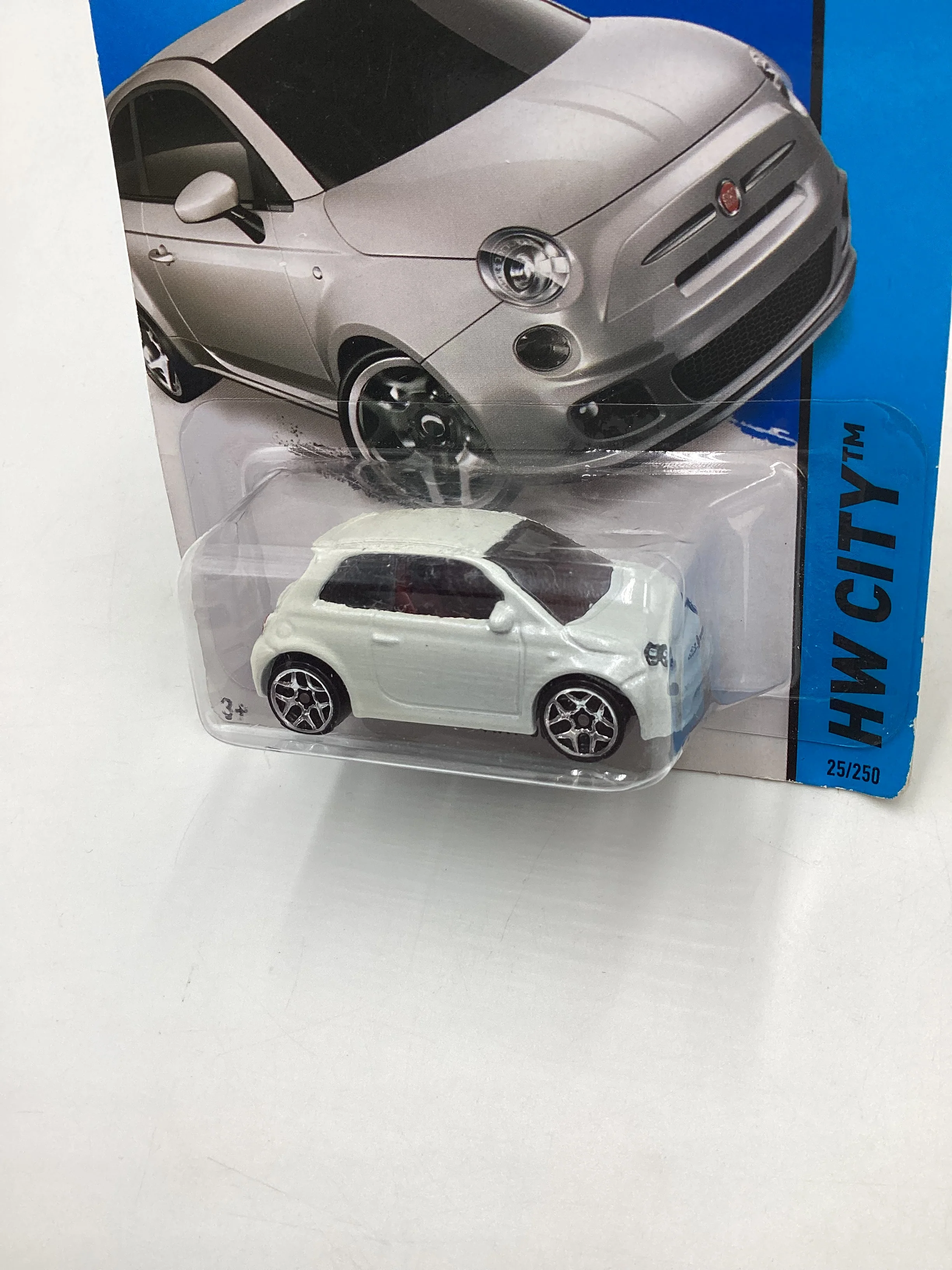 2014 Hot wheels HW City #25 Fiat 500 White 68A - Image 4