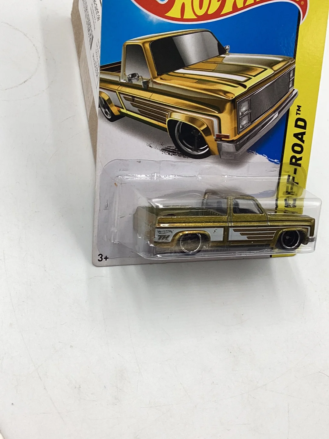2014 hot wheels Super Treasure Hunt #136 83 Chevy Silverado with protector - Image 3