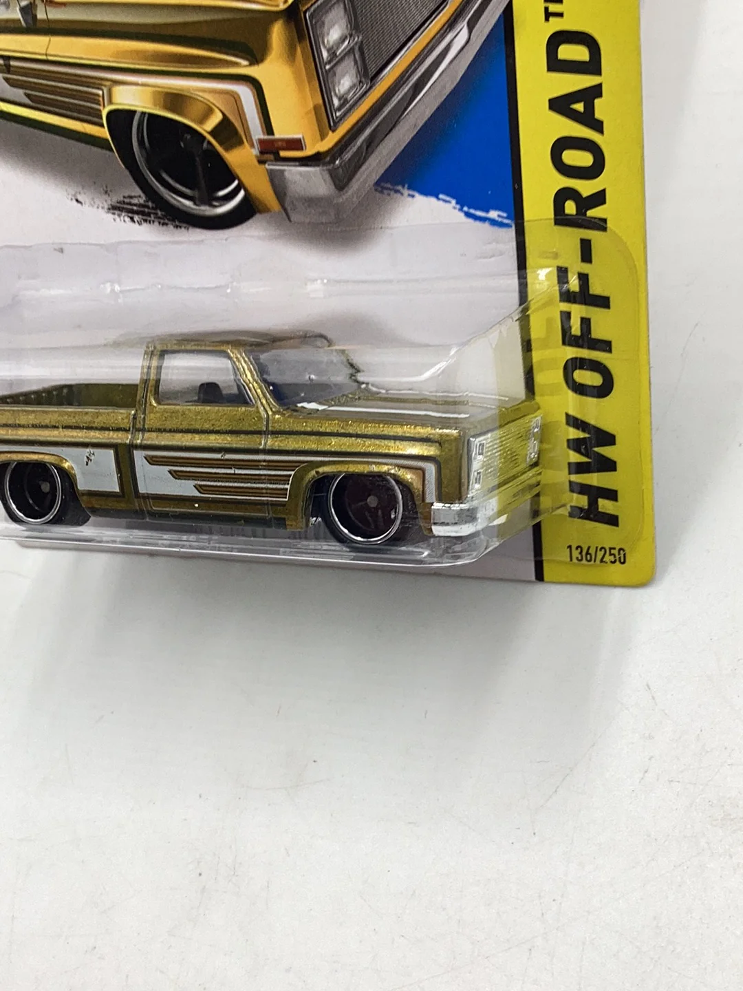 2014 hot wheels Super Treasure Hunt #136 83 Chevy Silverado with protector - Image 4
