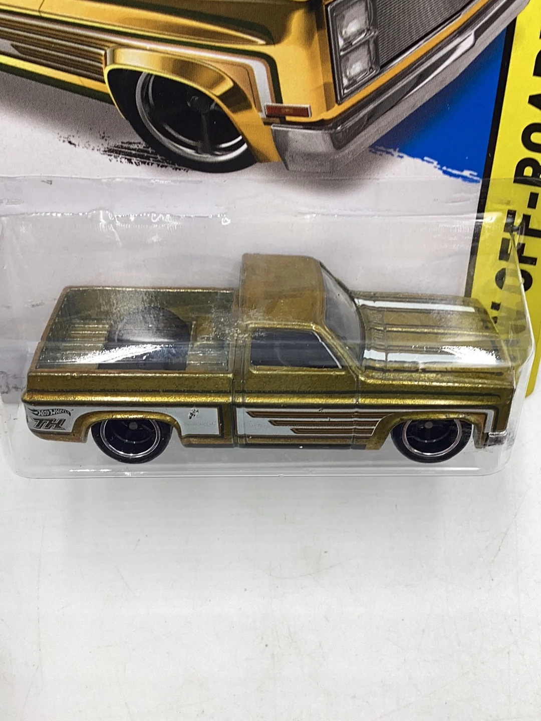 2014 hot wheels Super Treasure Hunt #136 83 Chevy Silverado with protector - Image 5