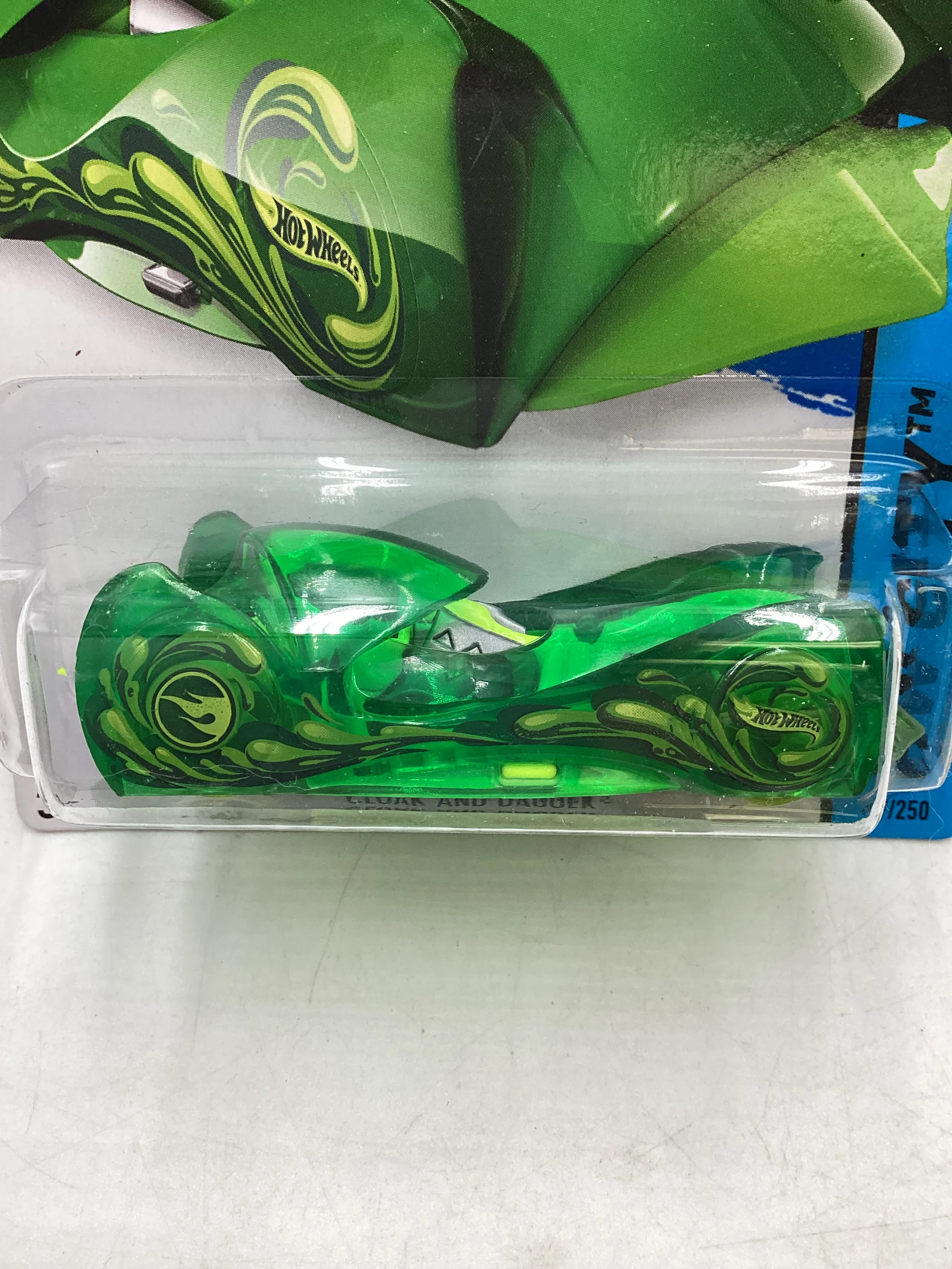 2014 Hot Wheels Treasure Hunt #77 Cloak and Dagger Green 277N - Image 3