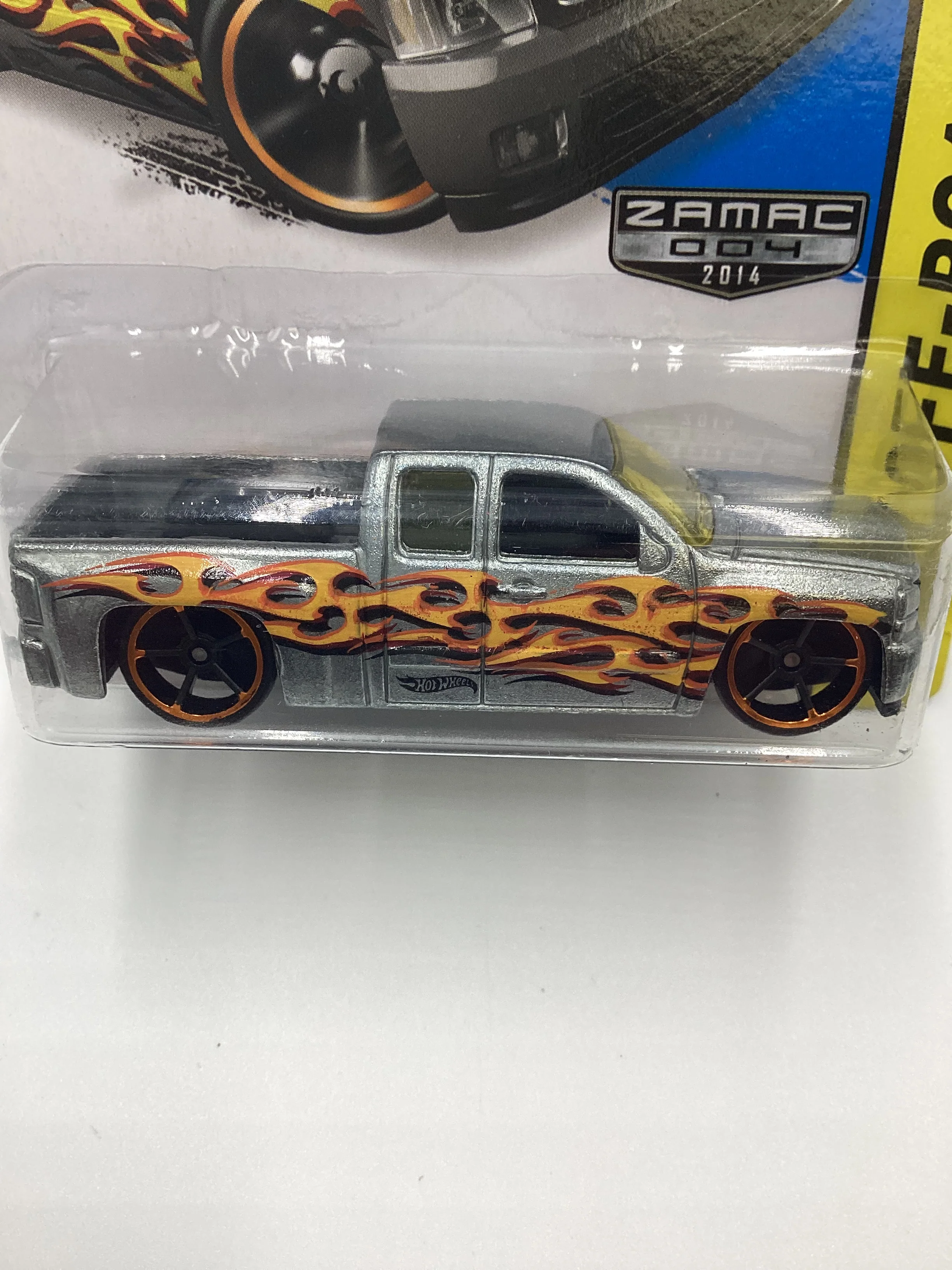 2014 Hot Wheels Zamac 004 #132 Chevy Silverado with protector - Image 3