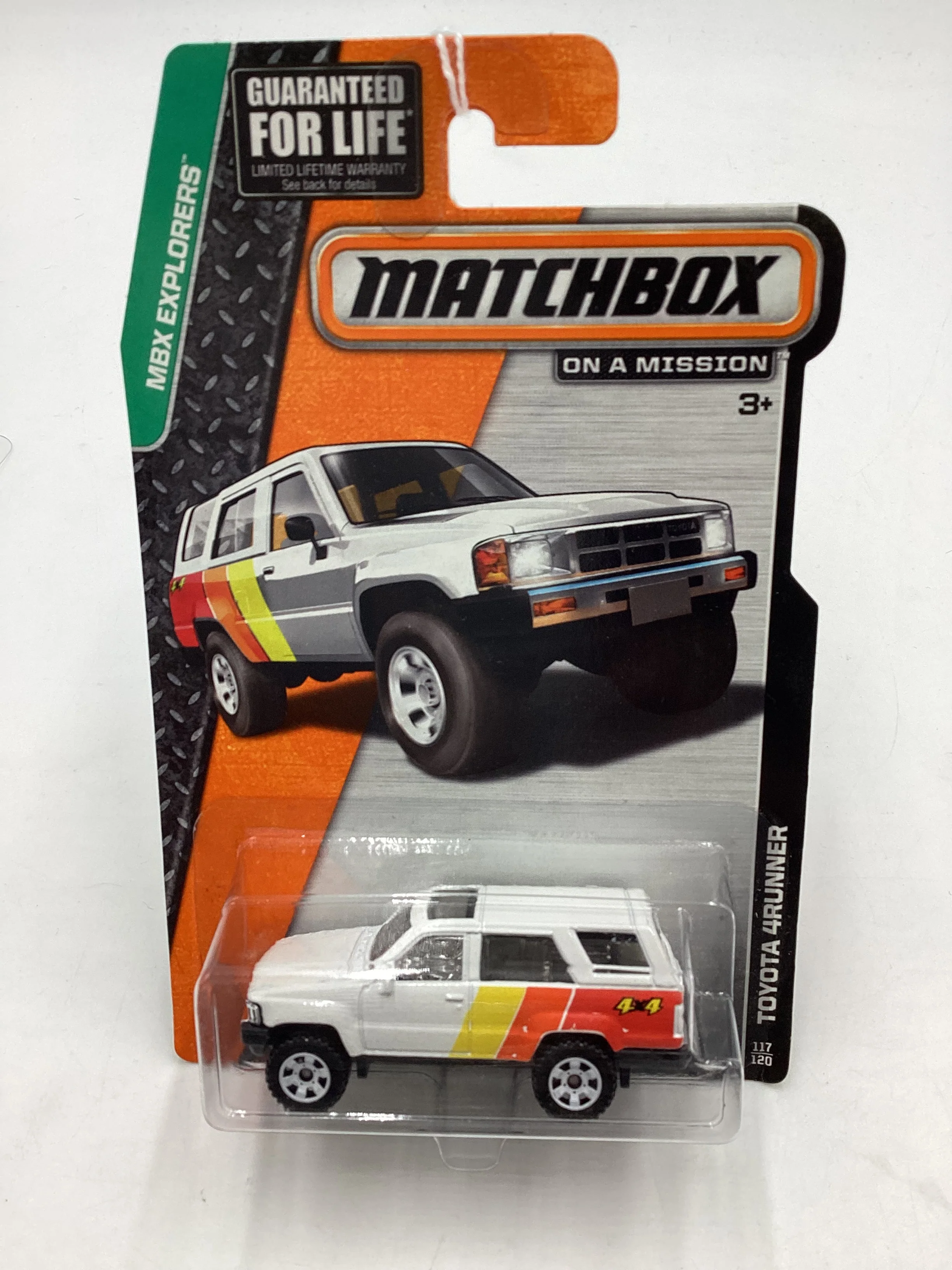 2014 Matchbox MBX Explorers #117 Toyota 4Runner White with protector - Image 2