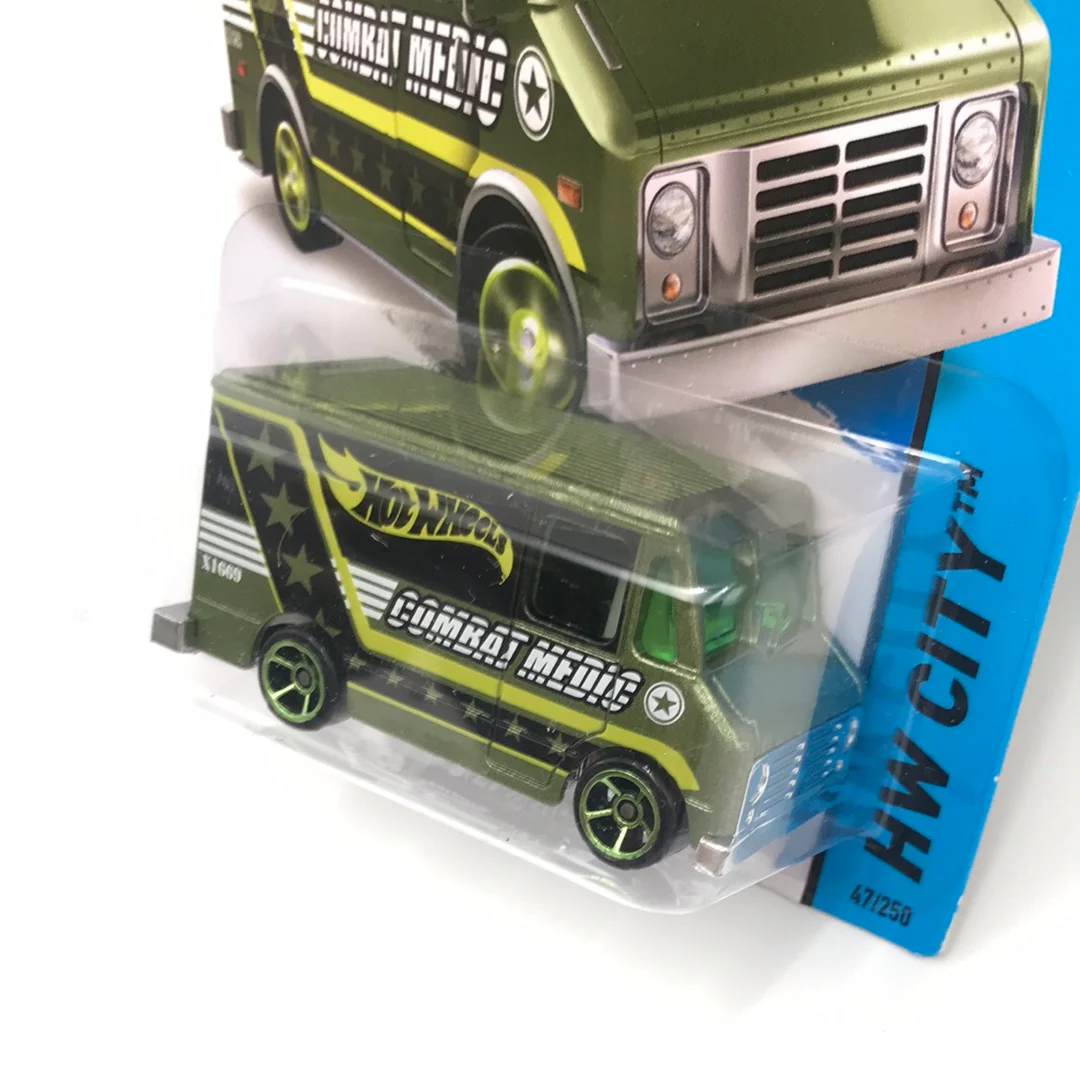 2015 Hot Wheels #47 Combat Medic 53A - Image 3