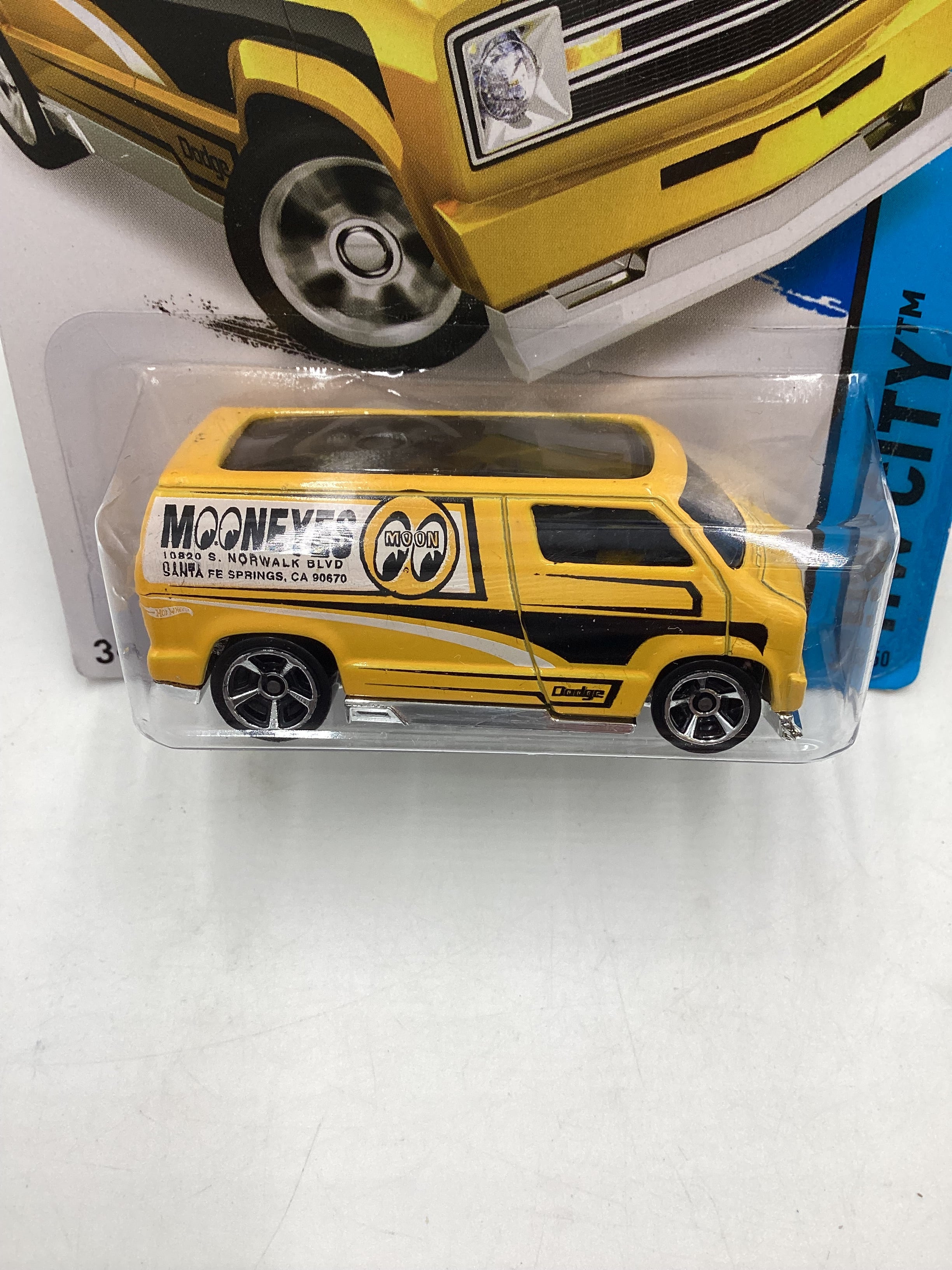 2015 Hot wheels HW City #20 Custom 77 Dodge Van Mooneyes 43D - Image 3