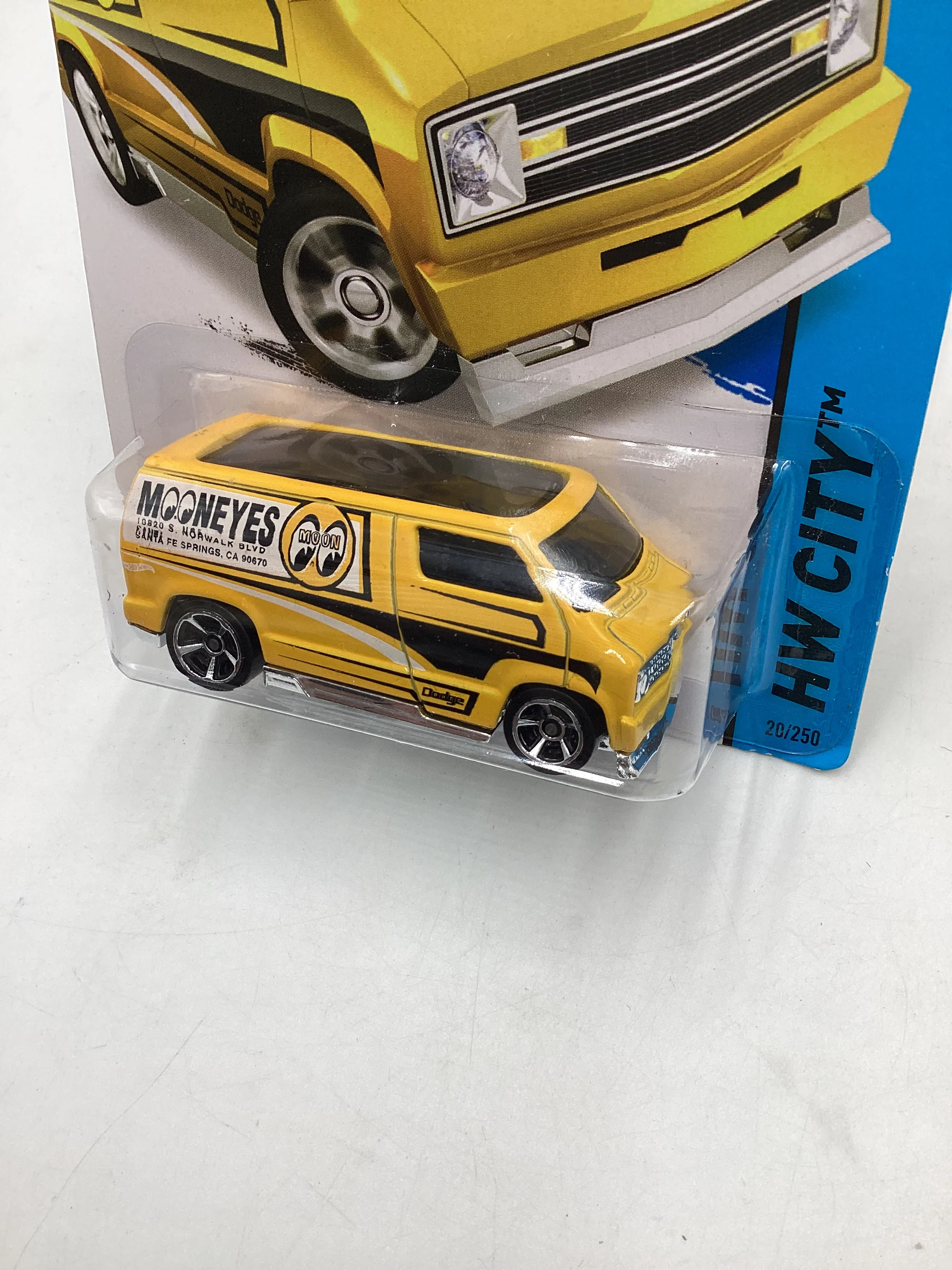 2015 Hot wheels HW City #20 Custom 77 Dodge Van Mooneyes 43D - Image 4