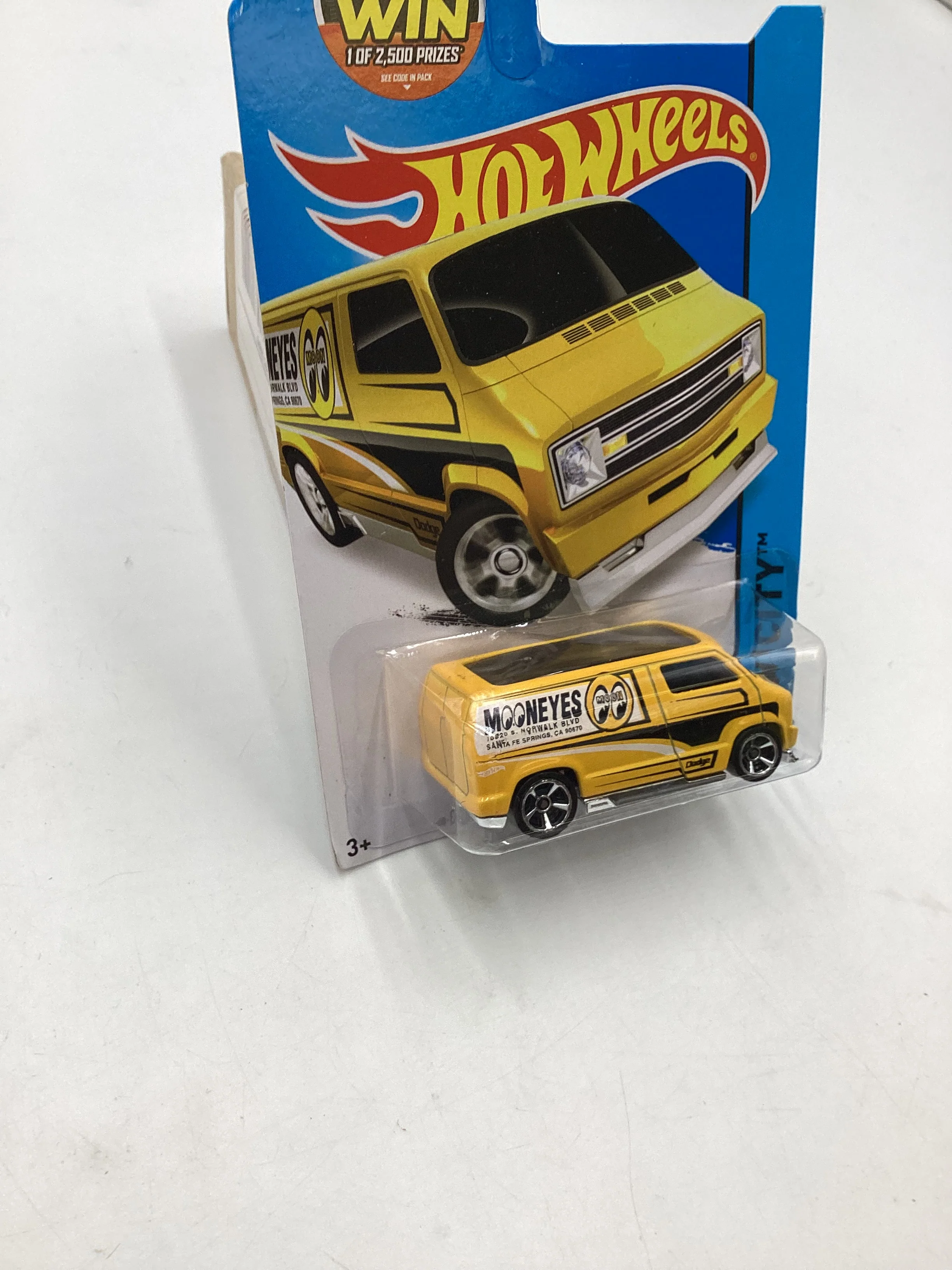 2015 Hot wheels HW City #20 Custom 77 Dodge Van Mooneyes 43D - Image 5