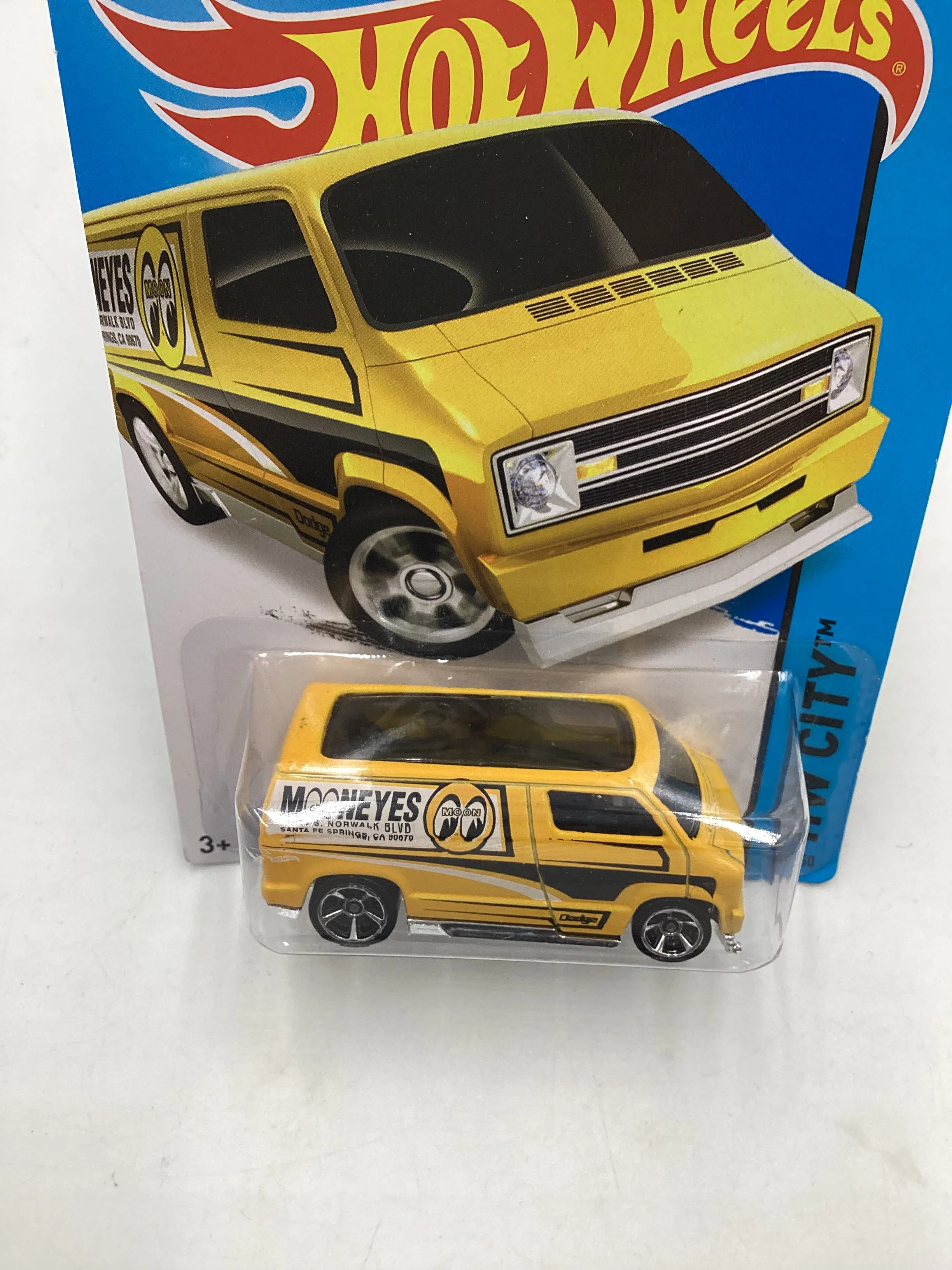 2015 Hot wheels HW City #20 Custom 77 Dodge Van Mooneyes 43D - Image 6