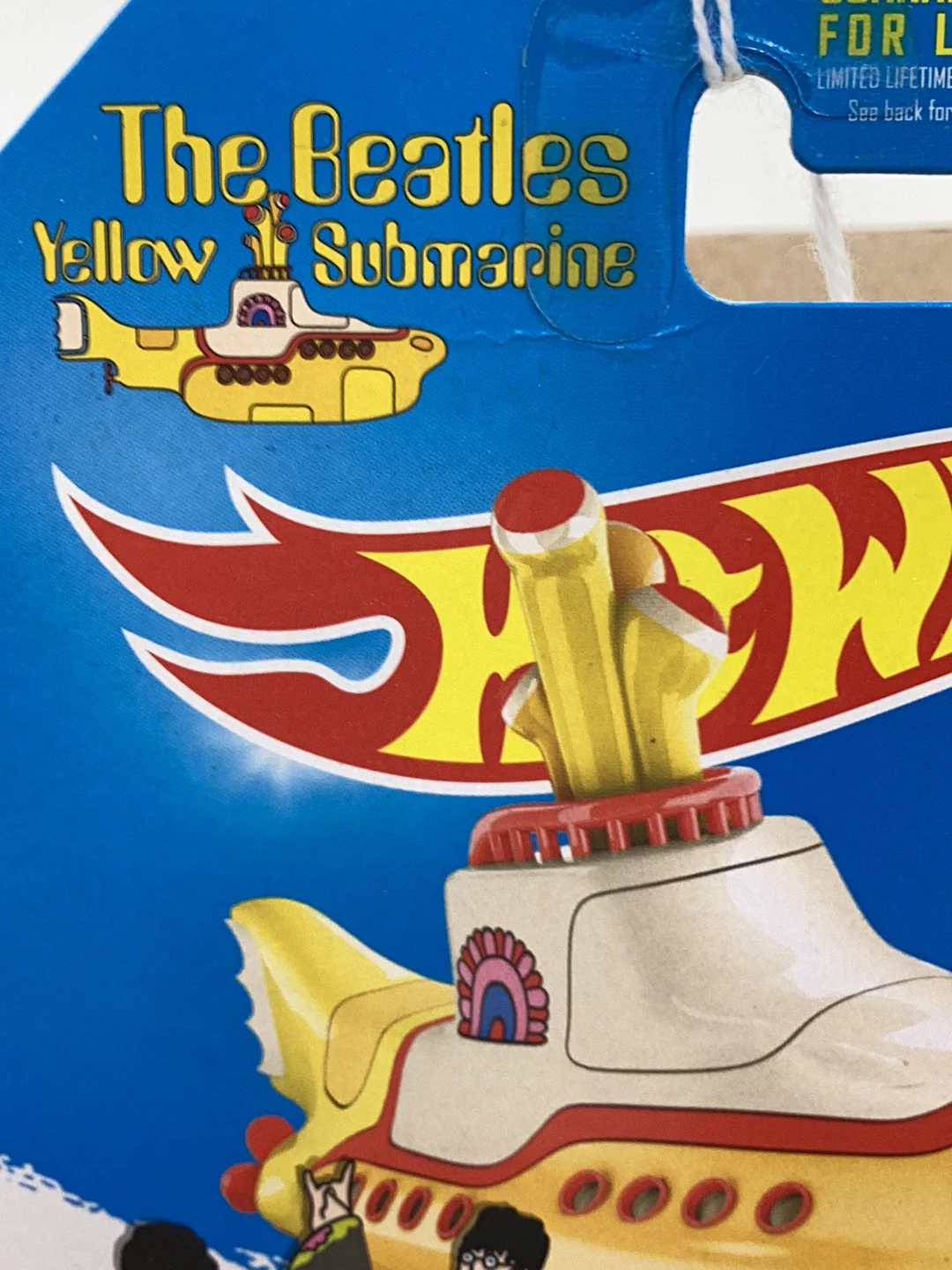 2016 Hot Wheels #225 The Beatles yellow submarine 121E - Image 5