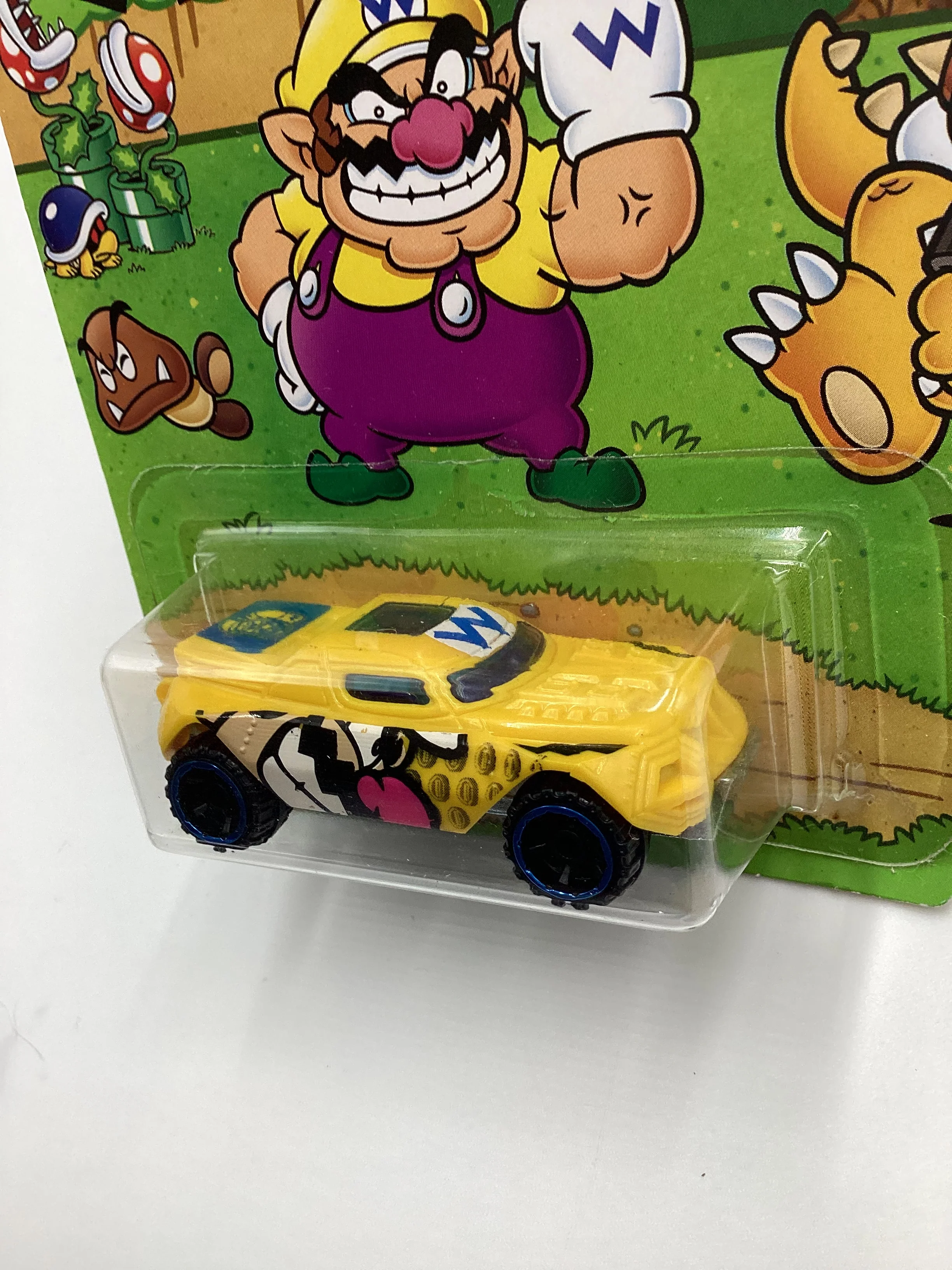 2016 Hot Wheels Super Mario #3 RD-08 Yellow Wario 157A - Image 4