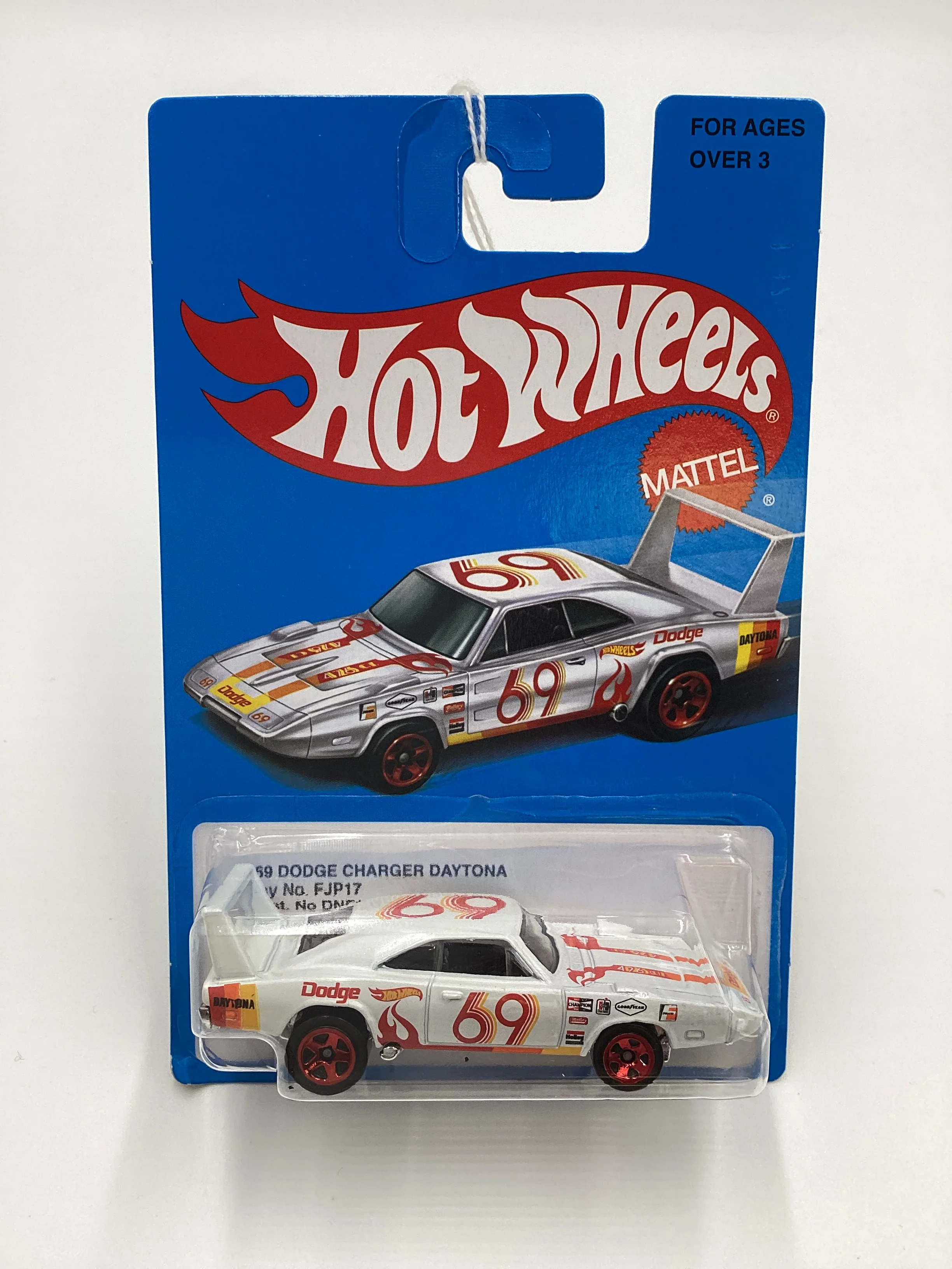 2016 Hot Wheels Target Heritage Retro FJP17 69 Dodge Charger Daytona White 157D - Image 2