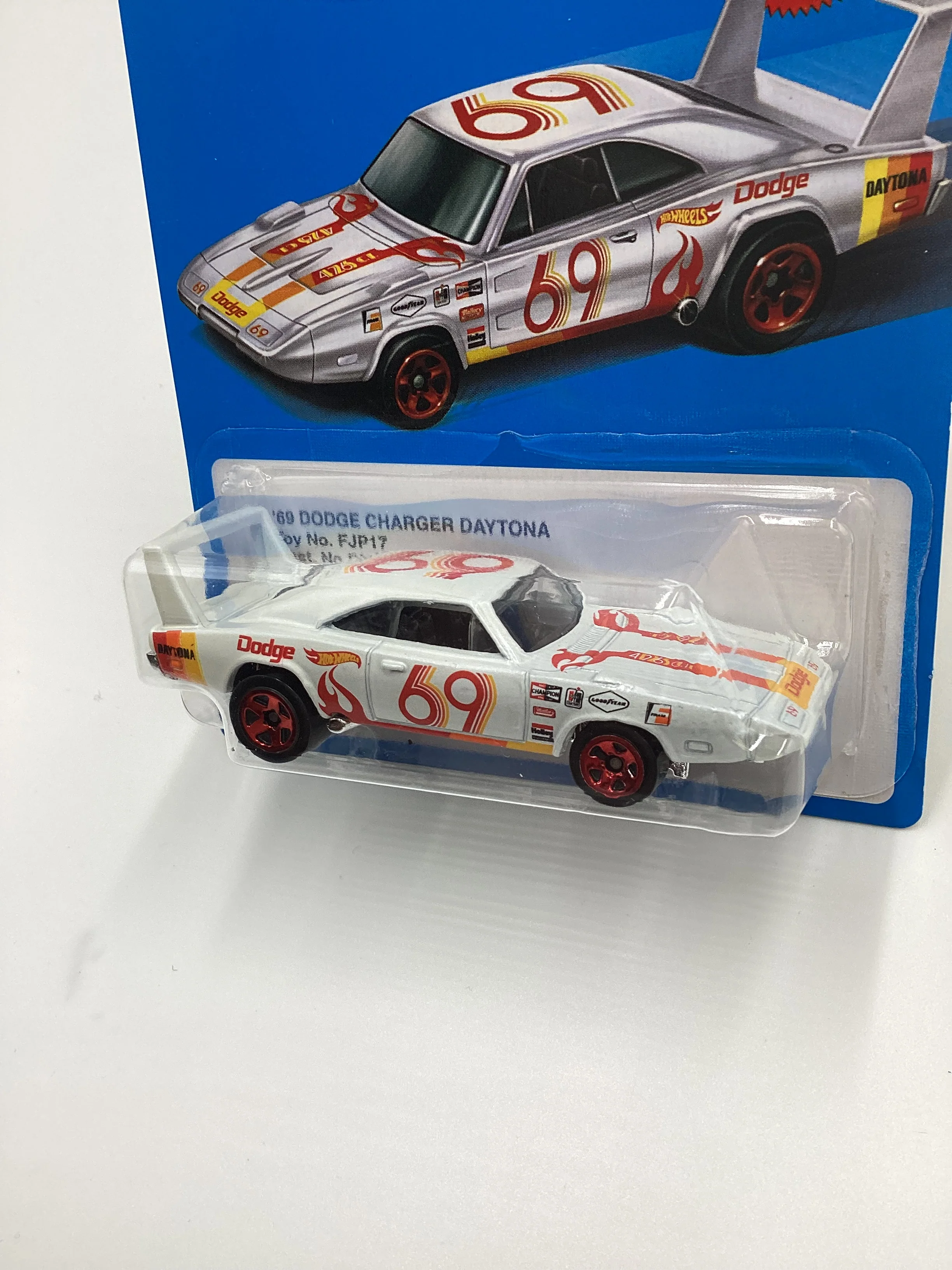 2016 Hot Wheels Target Heritage Retro FJP17 69 Dodge Charger Daytona White 157D - Image 4