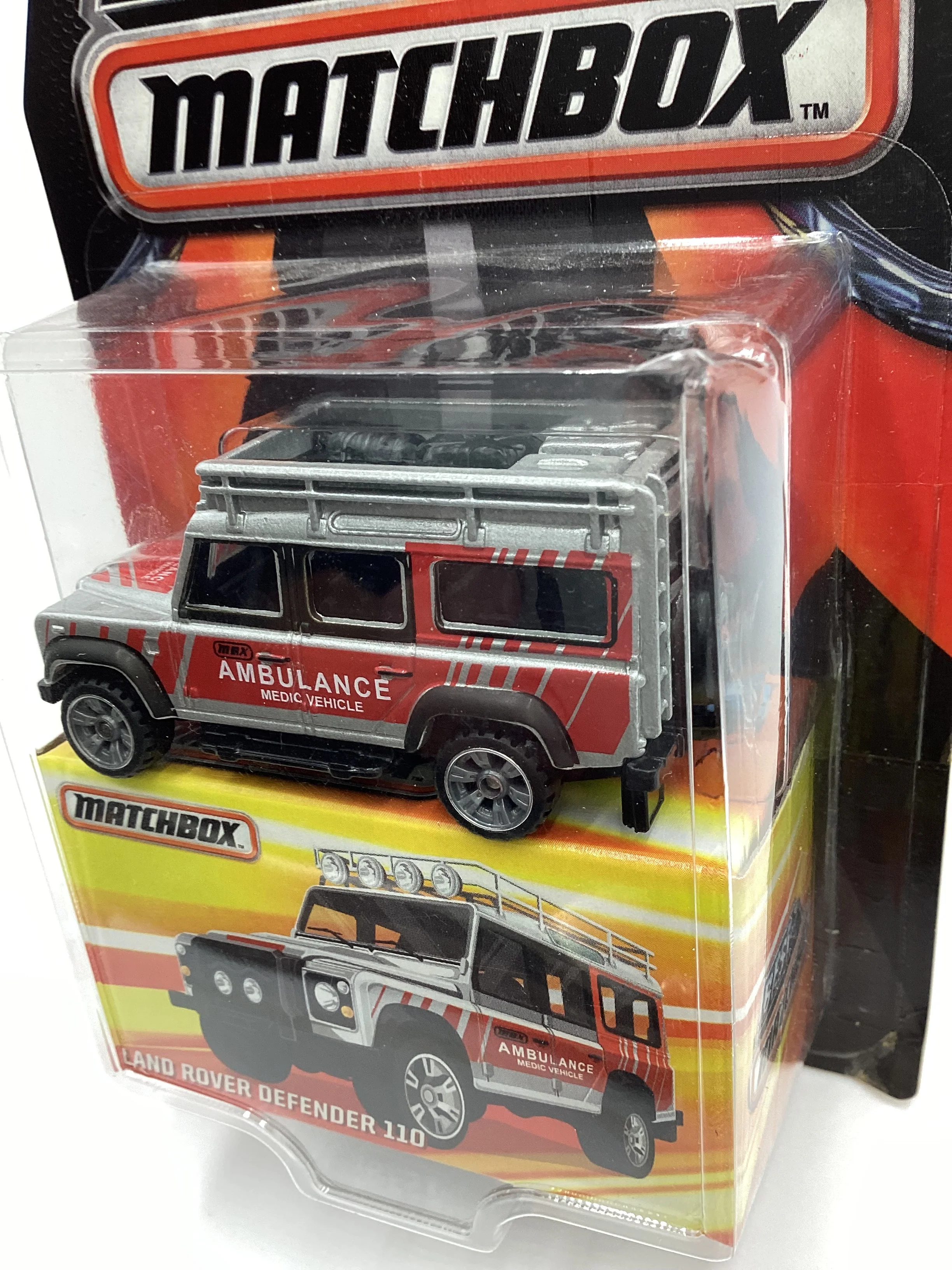 2016 Matchbox Best of Matchbox Land Rover Defender 110 Ambulance 172C - Image 4