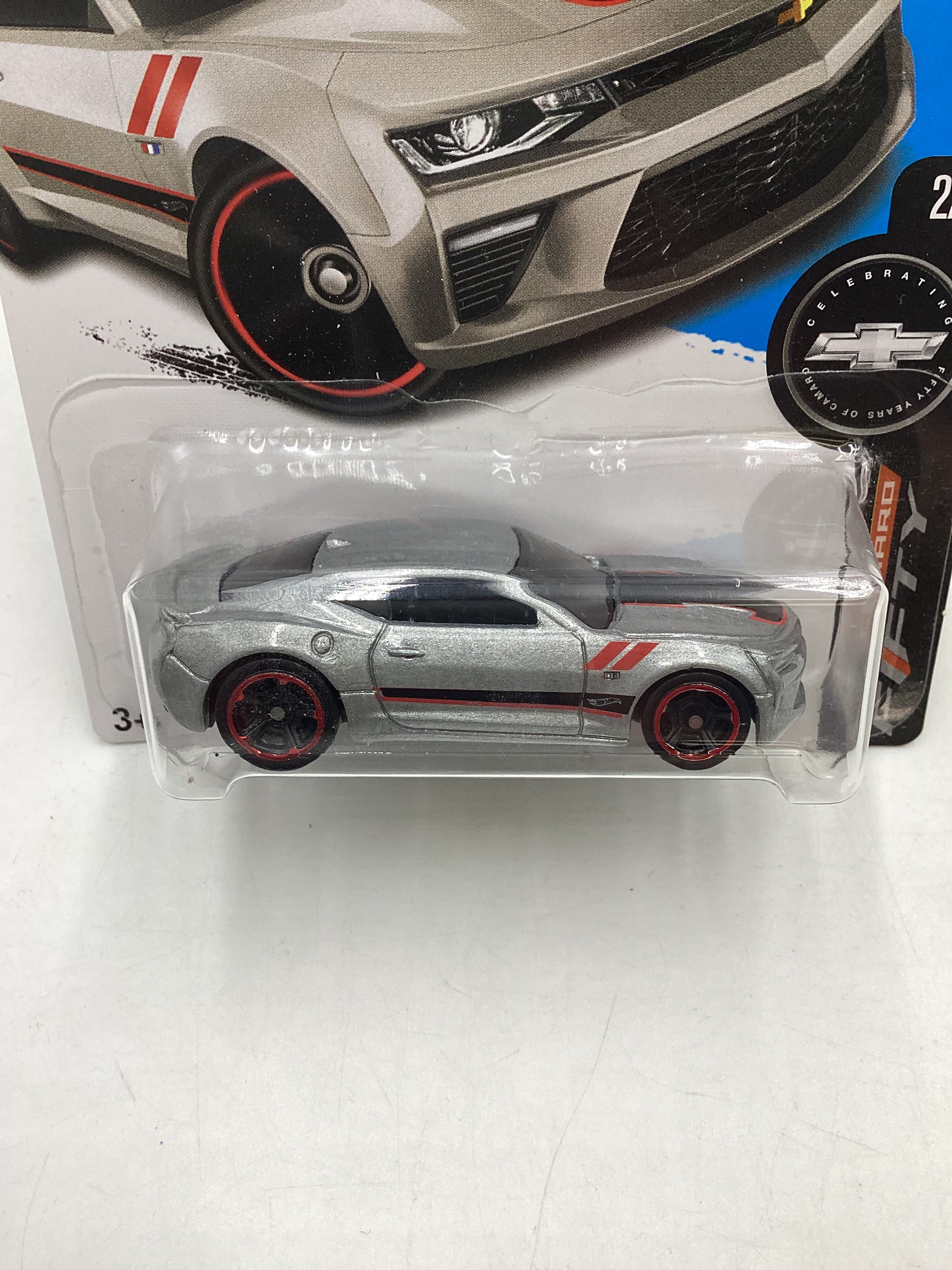 2017 Hot wheels #155 Silver 16 Camaro SS 4B - Image 3