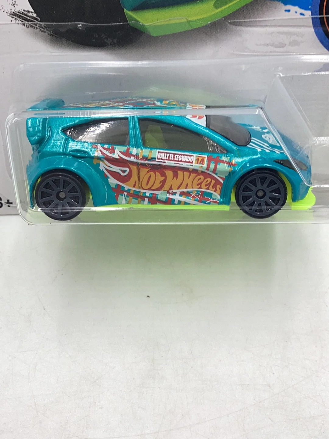 2017 hot wheels #307 12 Ford Fiesta 32F - Image 3