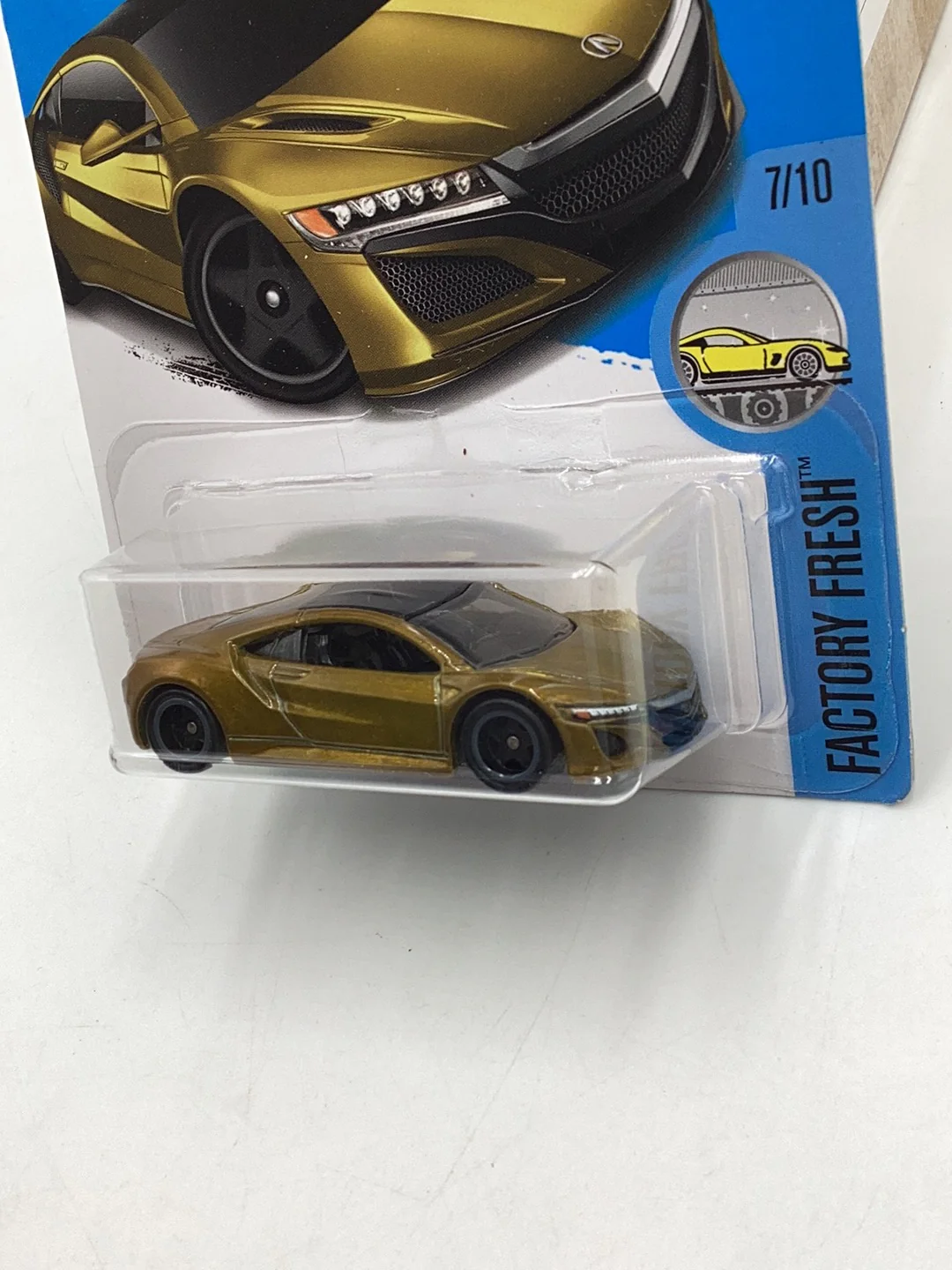 2017 hot wheels super treasure hunt 17 Acura NSX W/Protector - Image 4