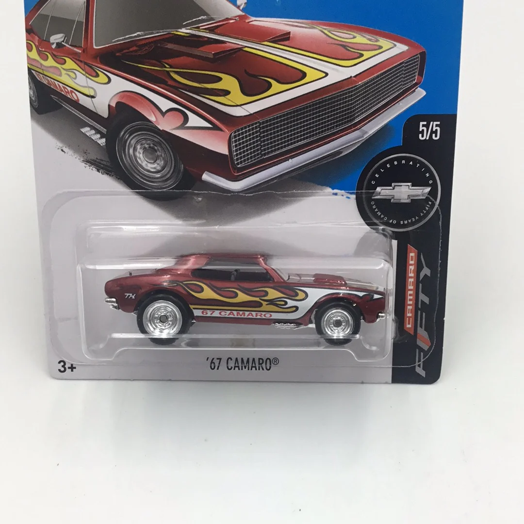 2017 hot wheels super treasure hunt 67 Camaro W/Protector - Image 2