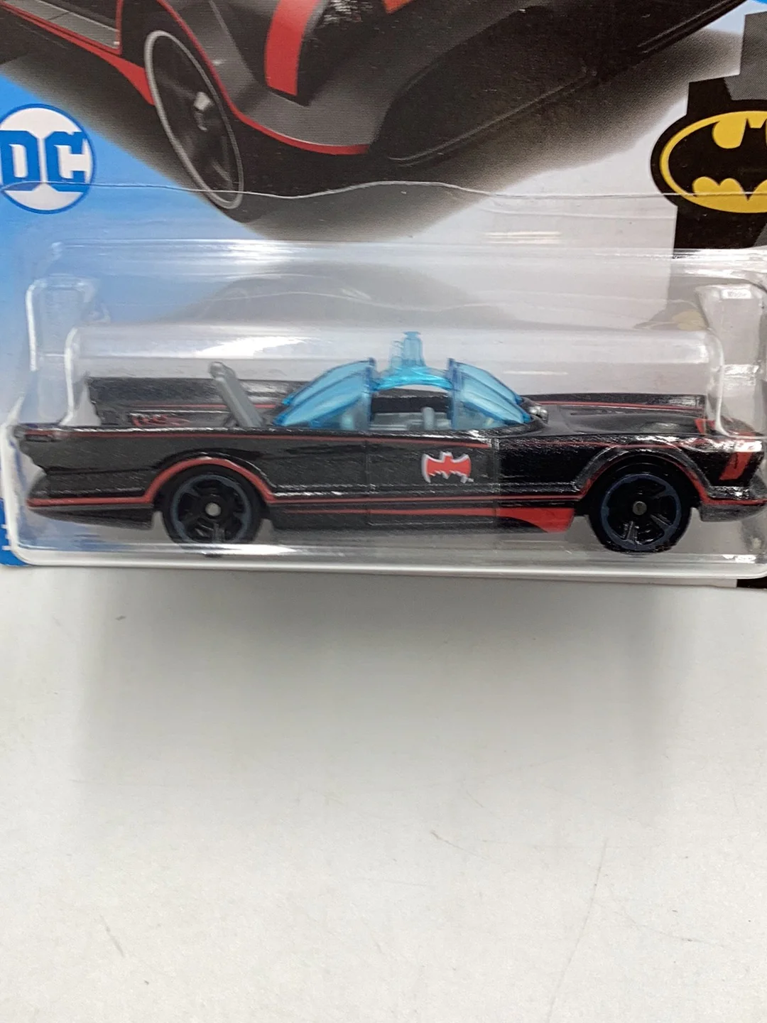 2018 Hot Wheels #163 TV Series Batmobile 121C - Image 3