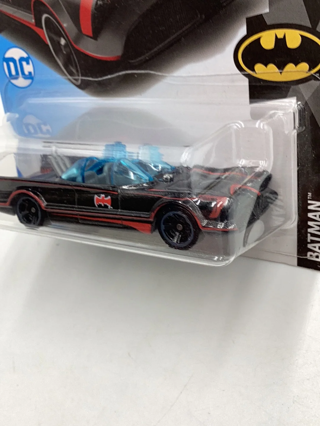 2018 Hot Wheels #163 TV Series Batmobile 121C - Image 5