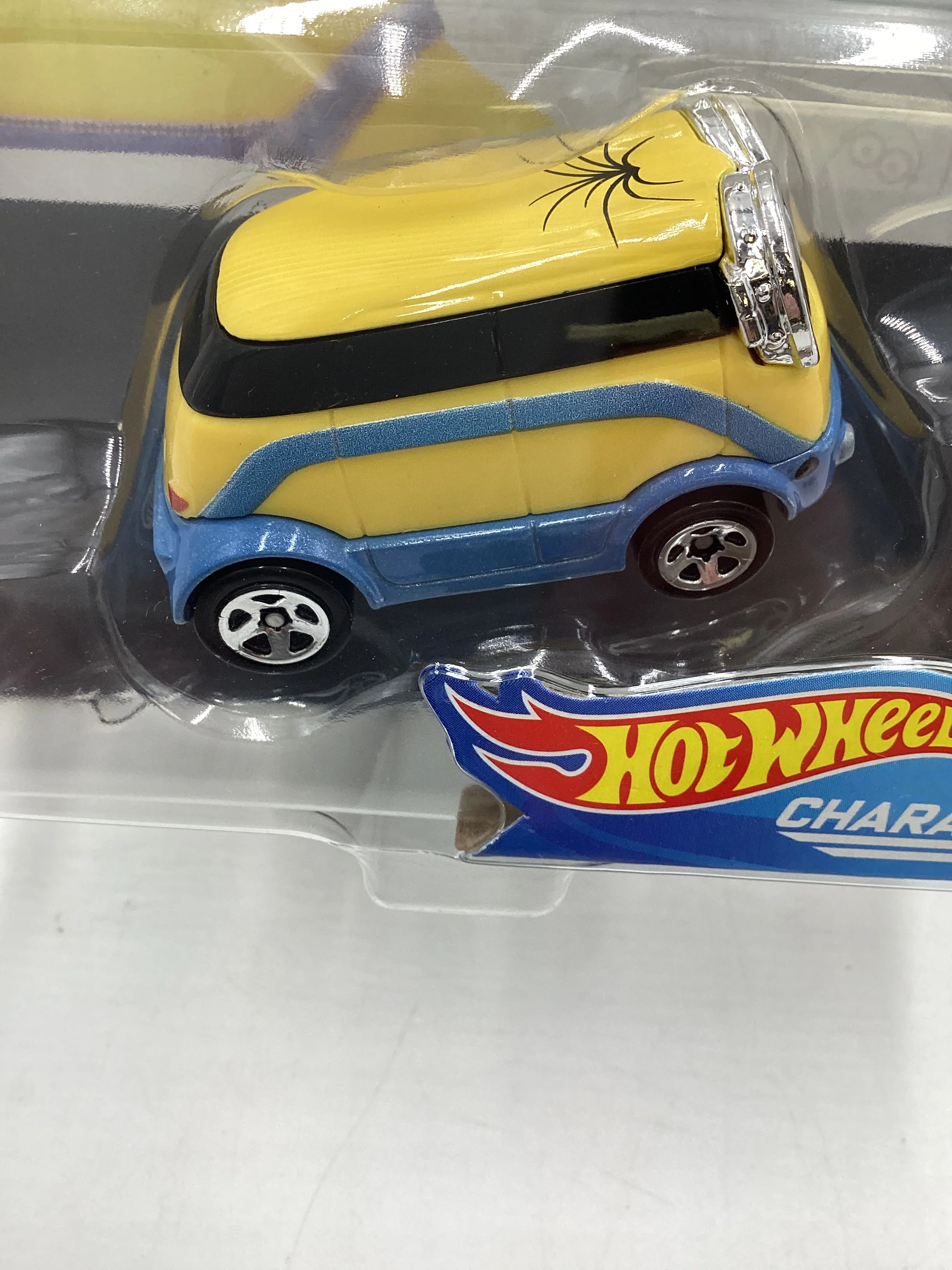 2018 Hot Wheels Character cars Minions Kevin 2/6 111A - Image 3