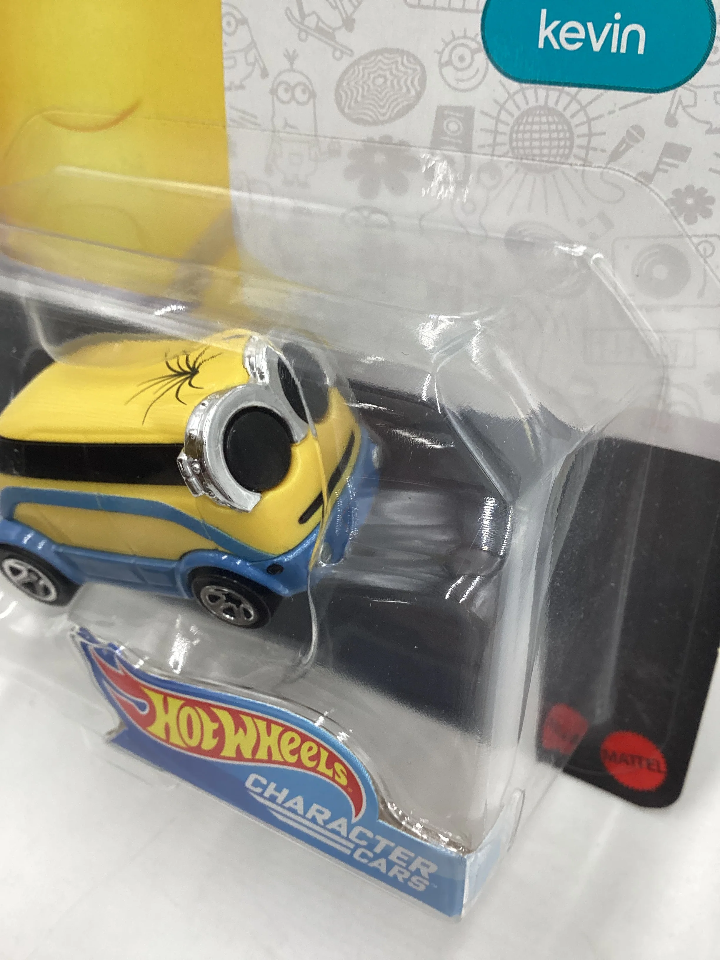 2018 Hot Wheels Character cars Minions Kevin 2/6 111A - Image 4