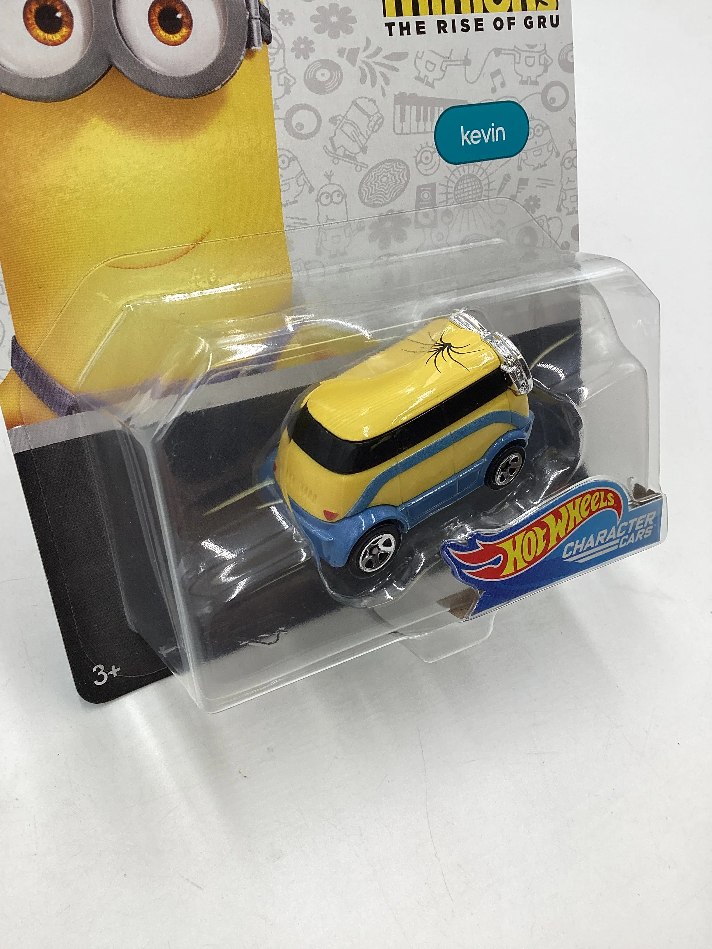2018 Hot Wheels Character cars Minions Kevin 2/6 111A - Image 5