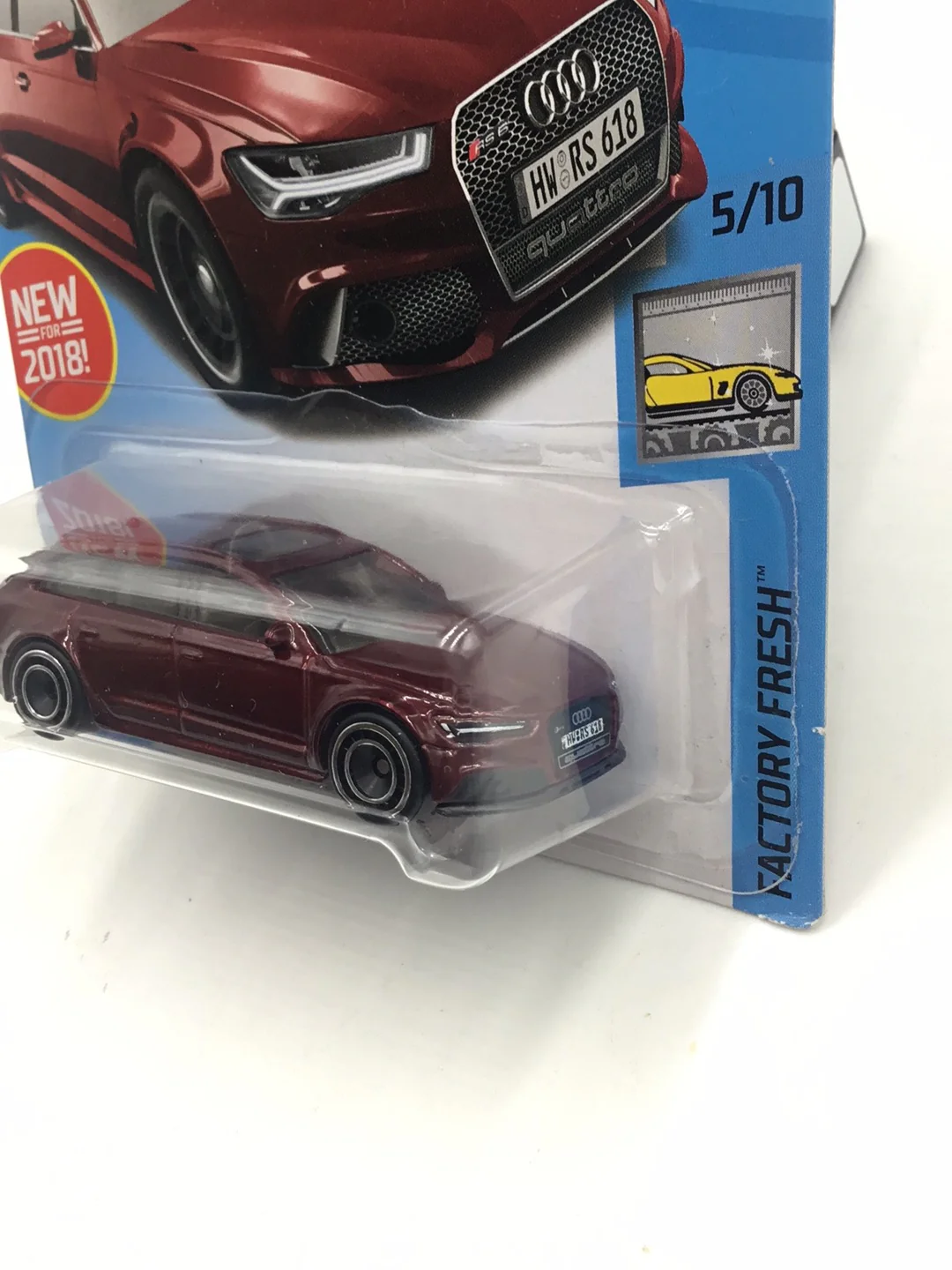 2018 hot wheels super treasure hunt 17 Audi RS 6 Avant W/Protector - Image 4