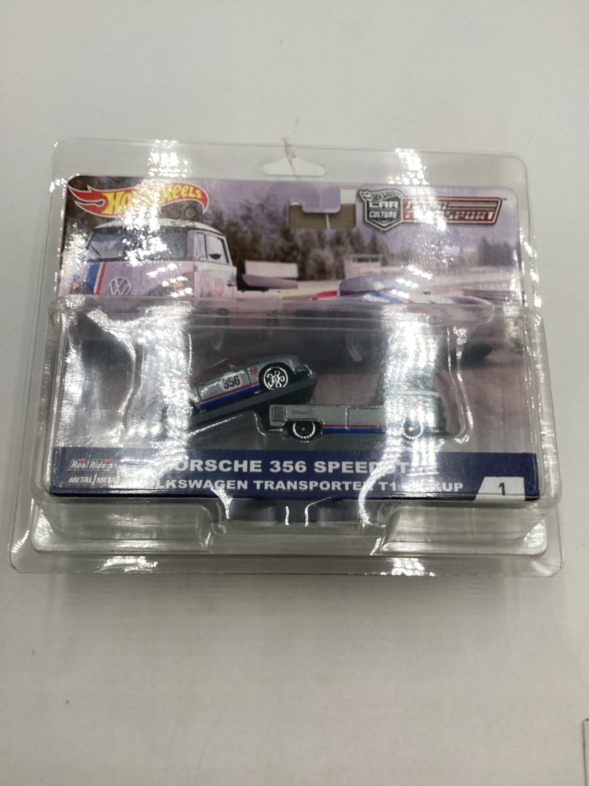 2018 Hot Wheels Team transport #1 Porsche 356 Speedster & Volkswagen Transporter T1 Pickup with Protector - Image 11
