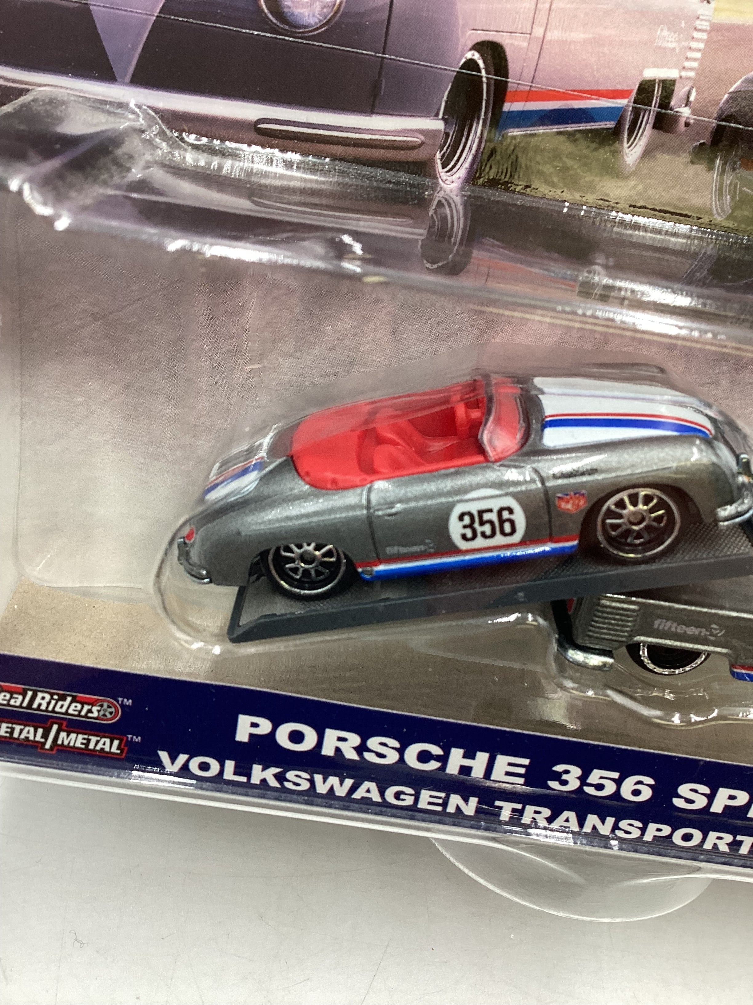 2018 Hot Wheels Team transport #1 Porsche 356 Speedster & Volkswagen Transporter T1 Pickup with Protector - Image 4