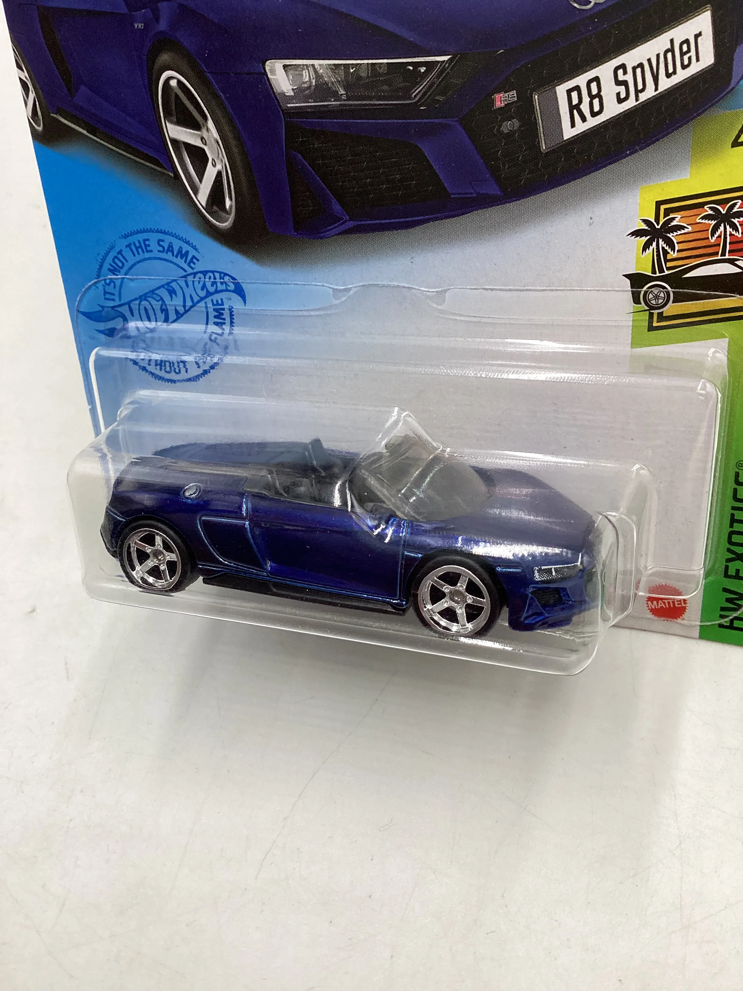 2019 Hot wheels #211 Super treasure hunt 2019 Audi R8 Spyder W/Protector - Image 4