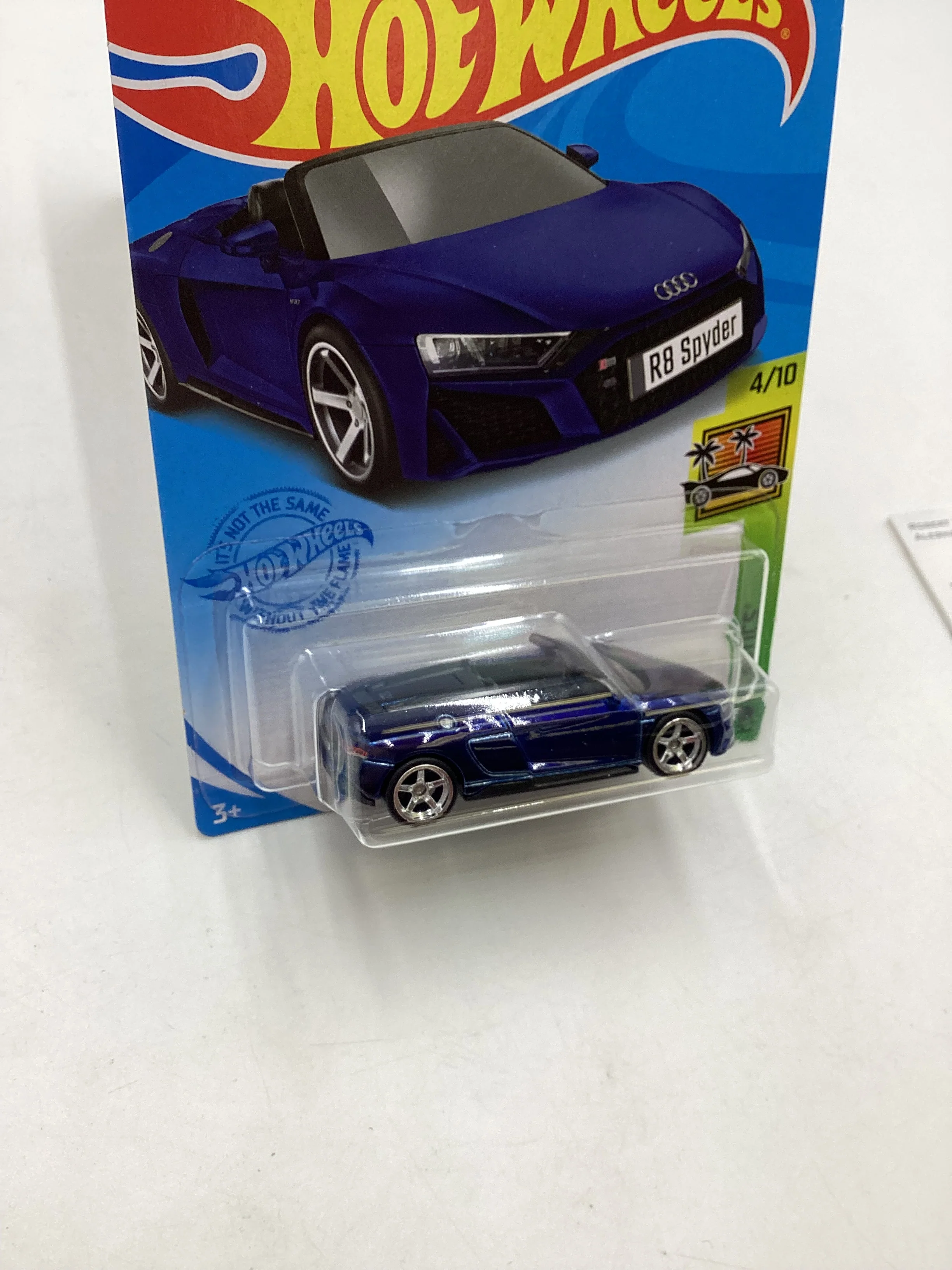 2019 Hot wheels Super treasure hunt 2019 Audi R8 Spyder Blue W/Protector - Image 5