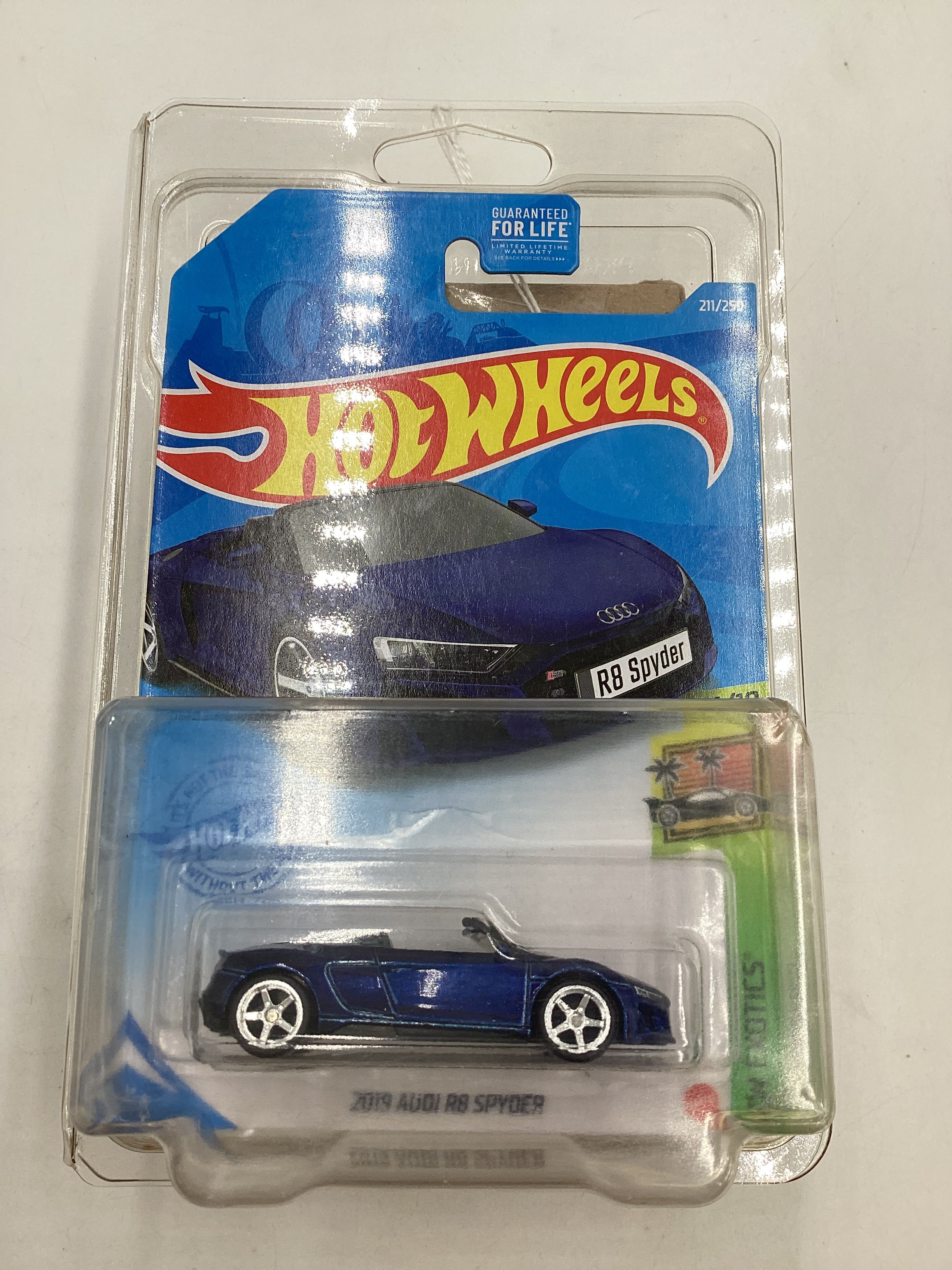2019 Hot wheels Super treasure hunt 2019 Audi R8 Spyder Blue W/Protector - Image 8