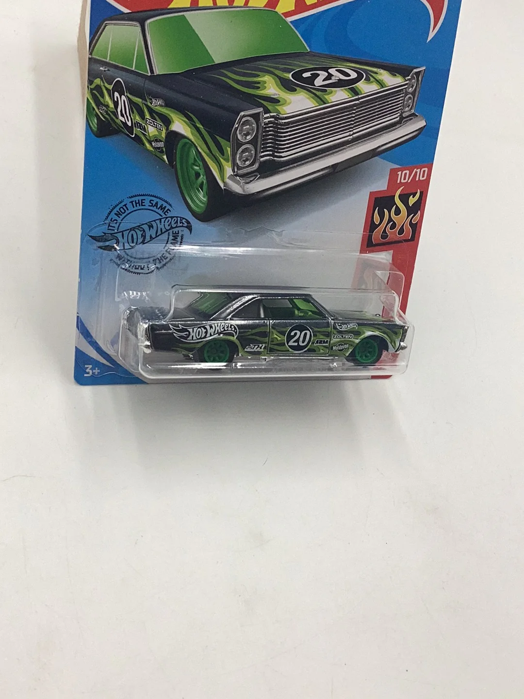 2019 hot wheels super treasure hunt #221 65 Ford Galaxie W/Protector - Image 3