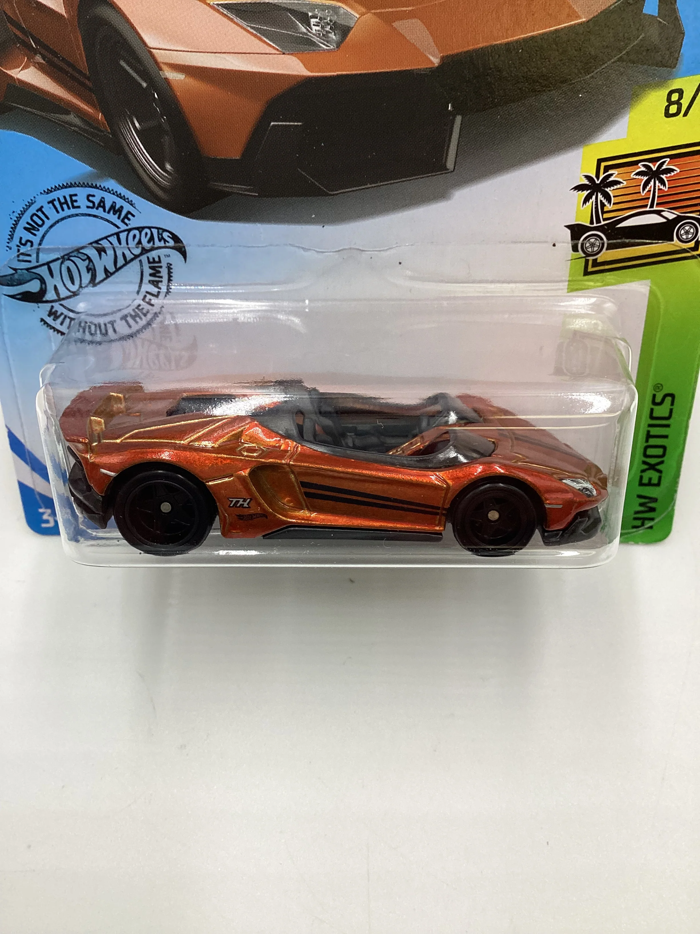 2019 Hot Wheels Super Treasure Hunt #223 Lamborghini Aventador J W/Protector - Image 3