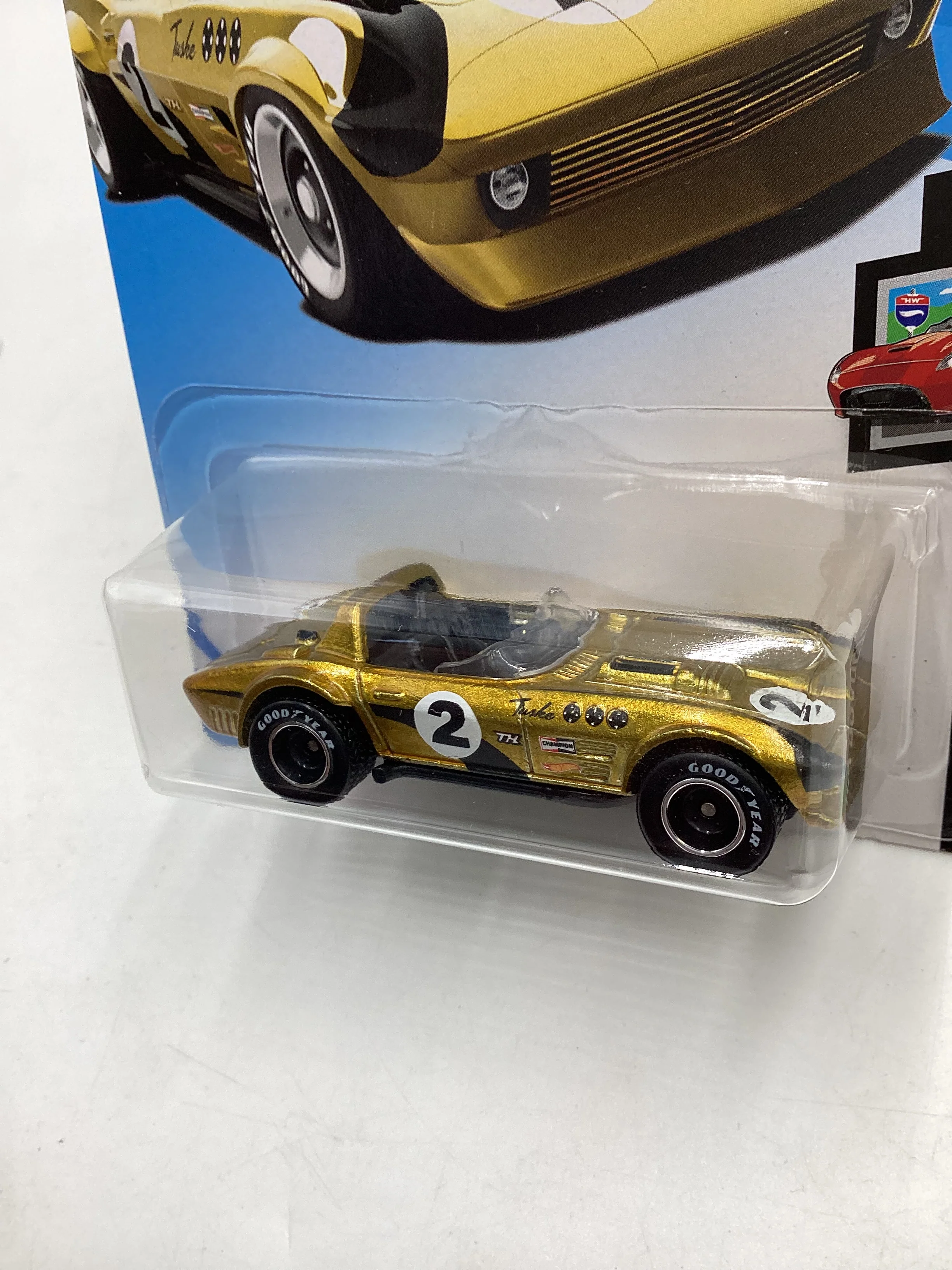 2019 Hot wheels Super treasure hunt #53 Corvette Grand Sport Roadster Gold W/Protector - Image 4