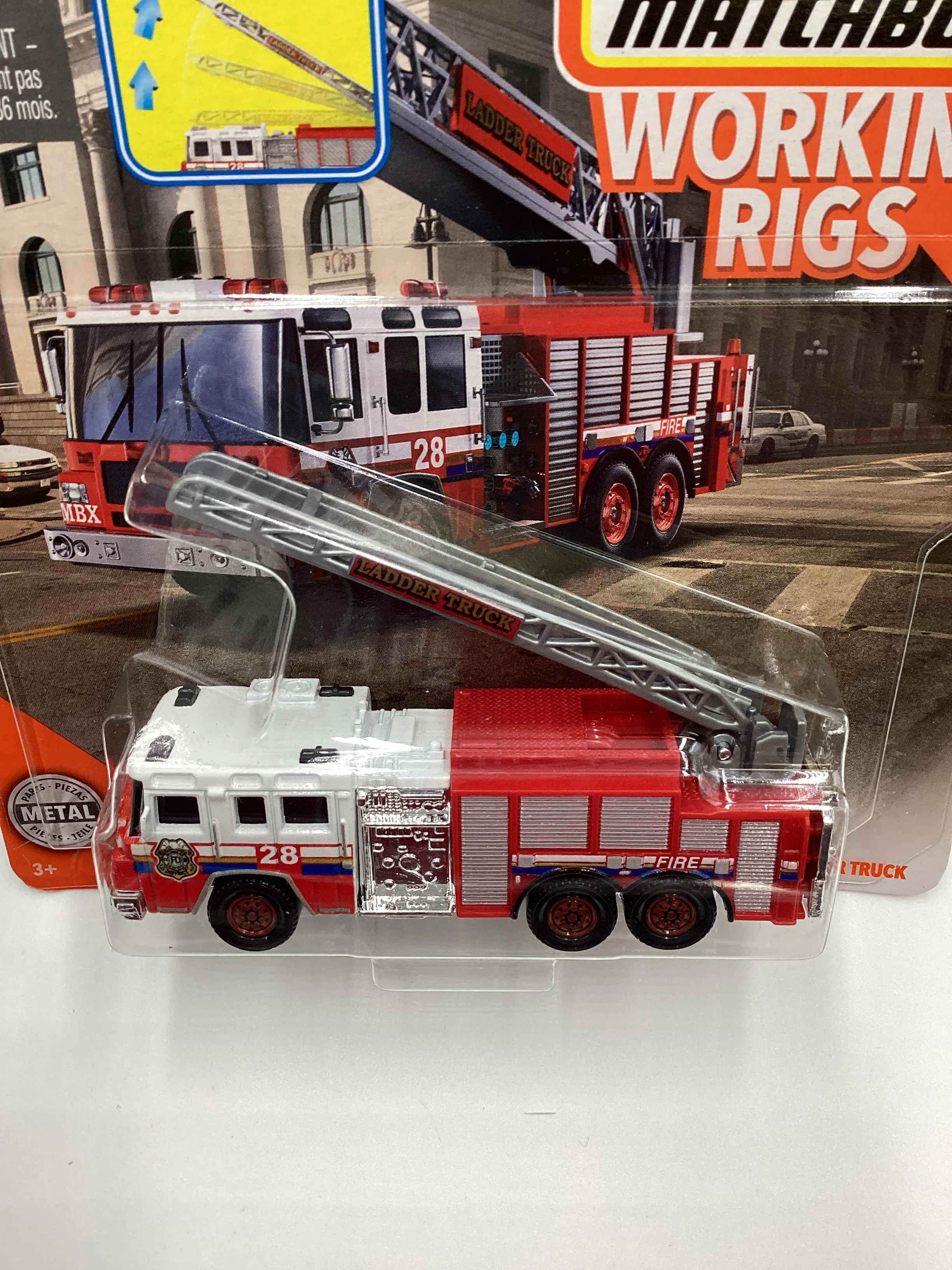 2019 Matchbox Working rigs #5 Pierce Quantum Aerial Platform Ladder Truck 166A - Image 6