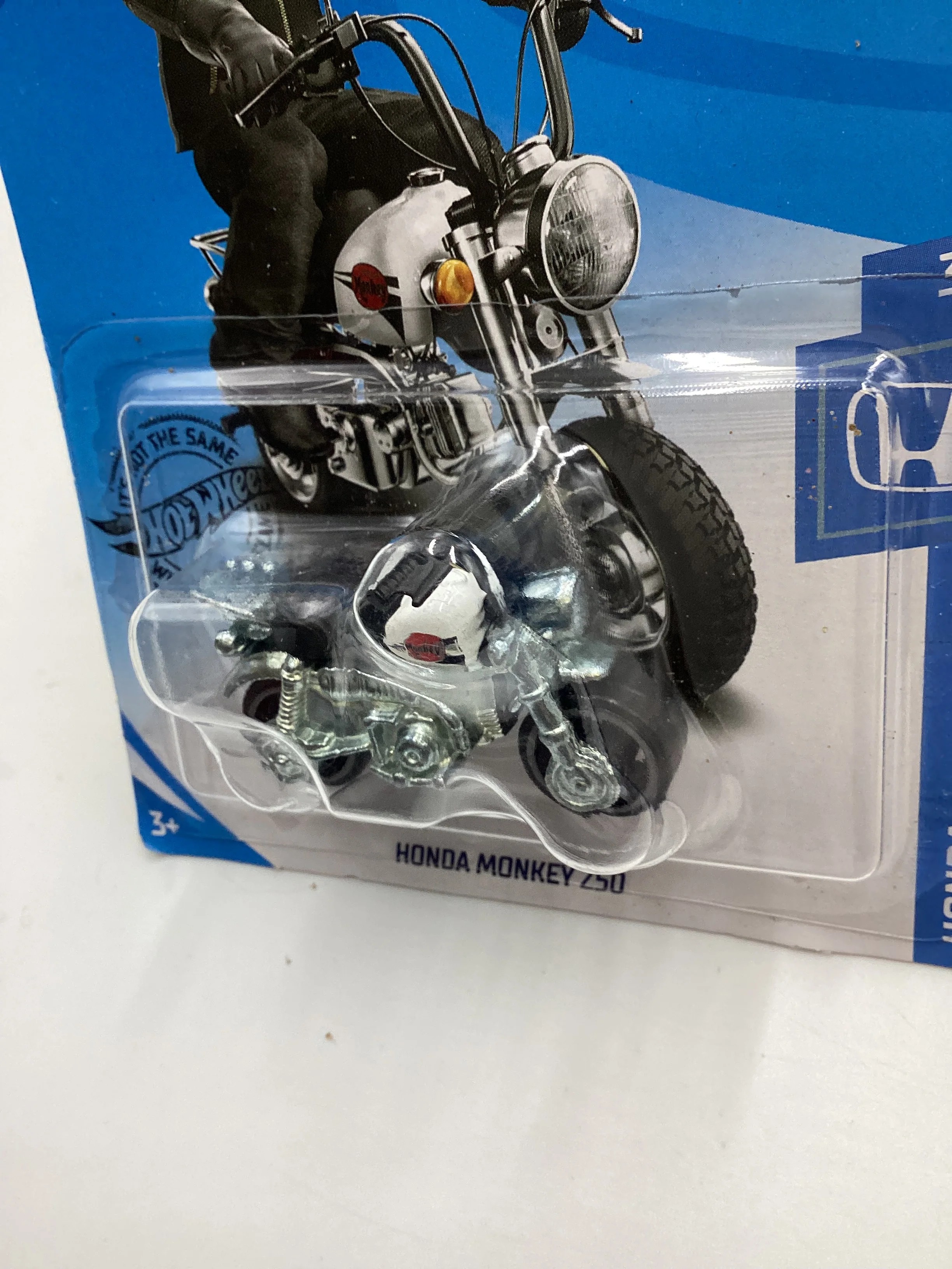 2020 Hot Wheels #10 Honda Monkey Z50 White 80D - Image 4