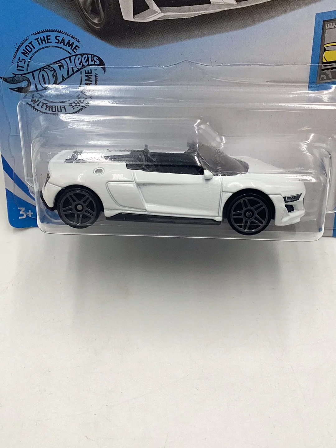 2020 hot wheels #175 2019 Audi R8 Spyder white 109H - Image 3