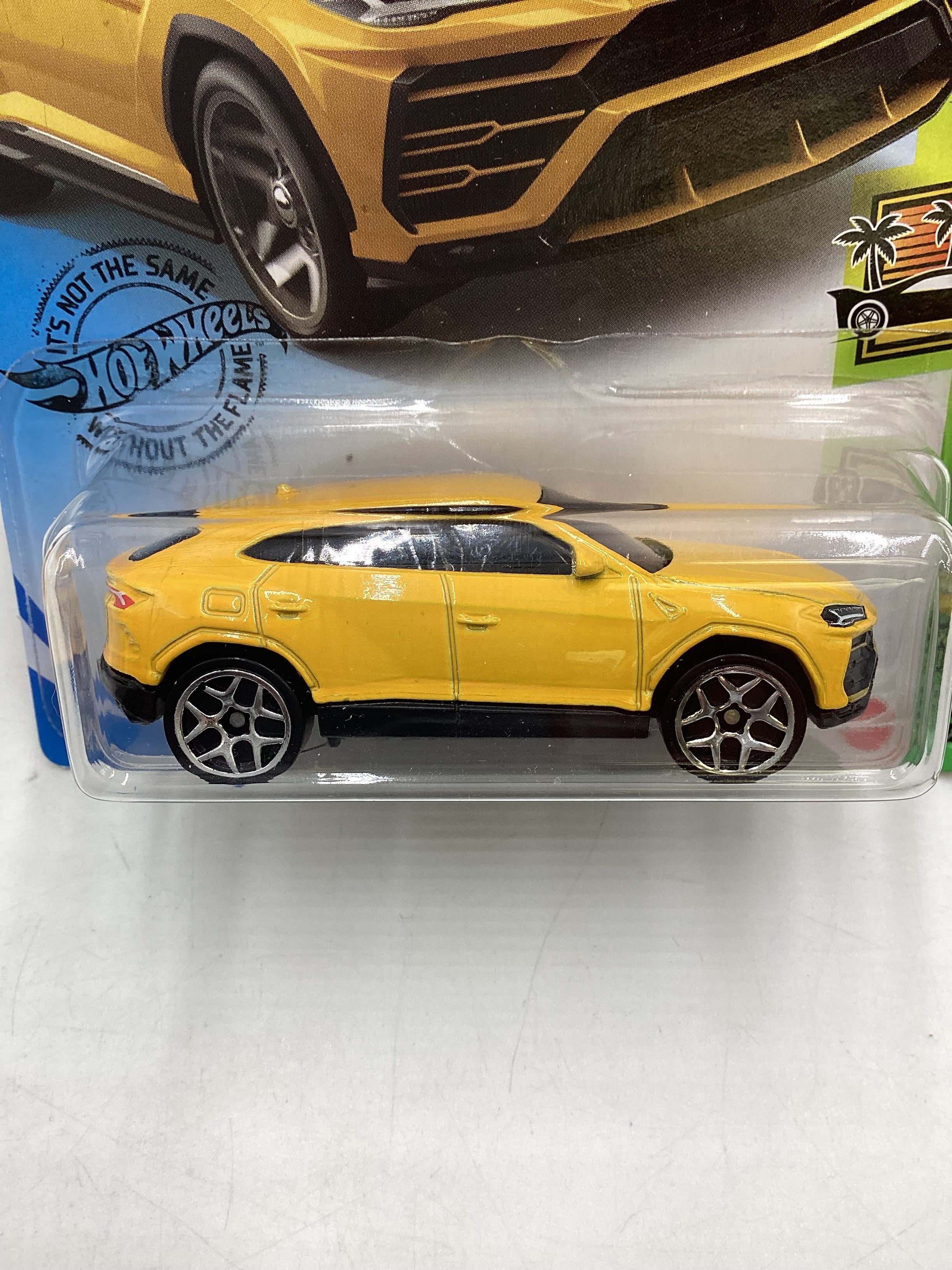 2020 Hot Wheels #213 Lamborghini Urus Yellow 101C - Image 3